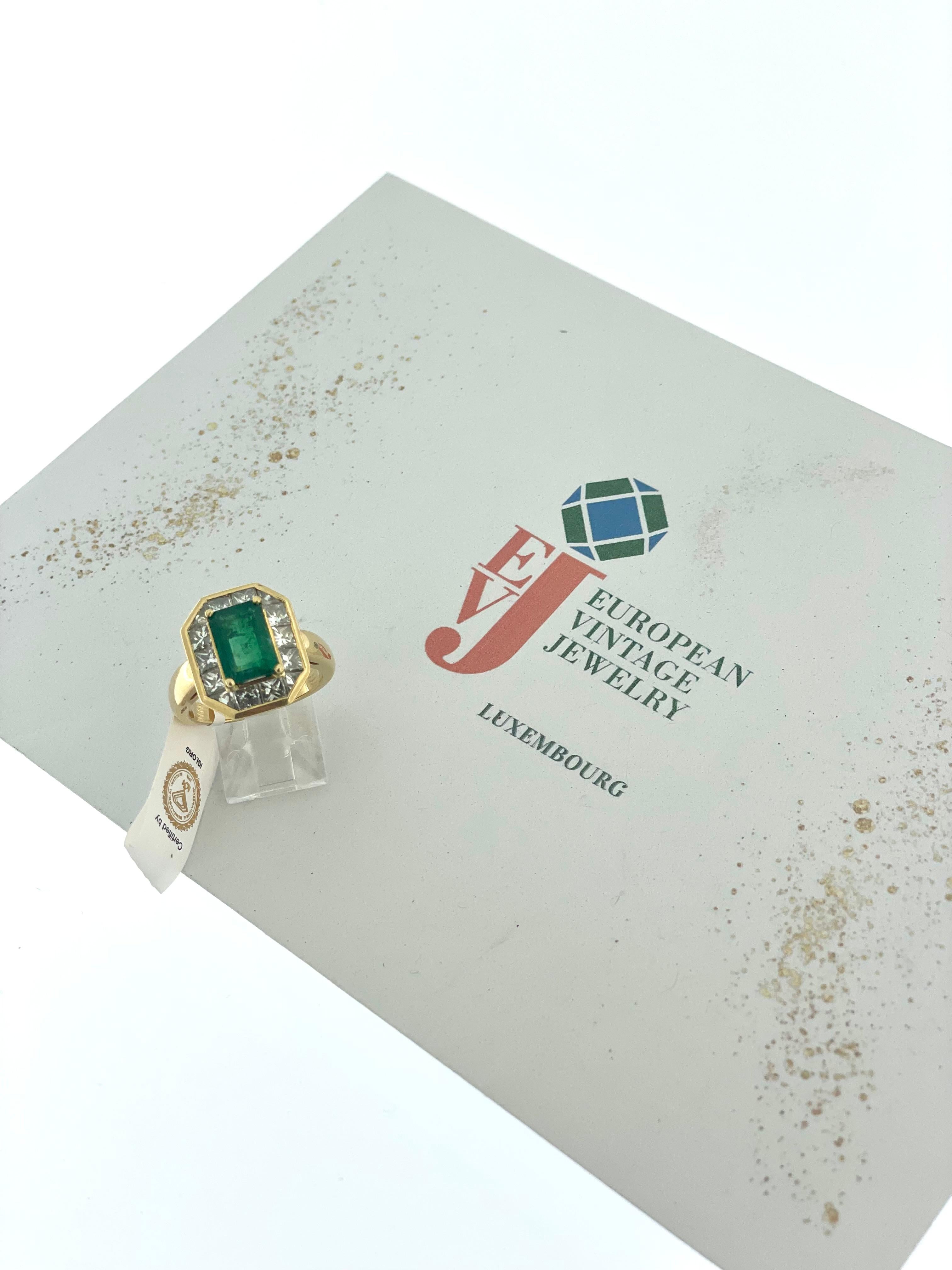 Retro Yellow Gold French Cocktail Ring with Diamonds and Emerald IGI Certified For Sale 1