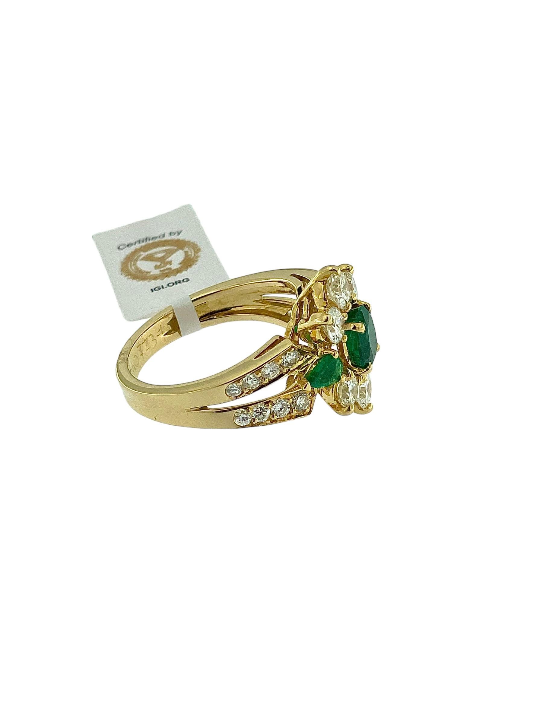 Retro Yellow Gold French Cocktail Ring with Emeralds and Diamonds IGI Certified In Good Condition For Sale In Esch-Sur-Alzette, LU