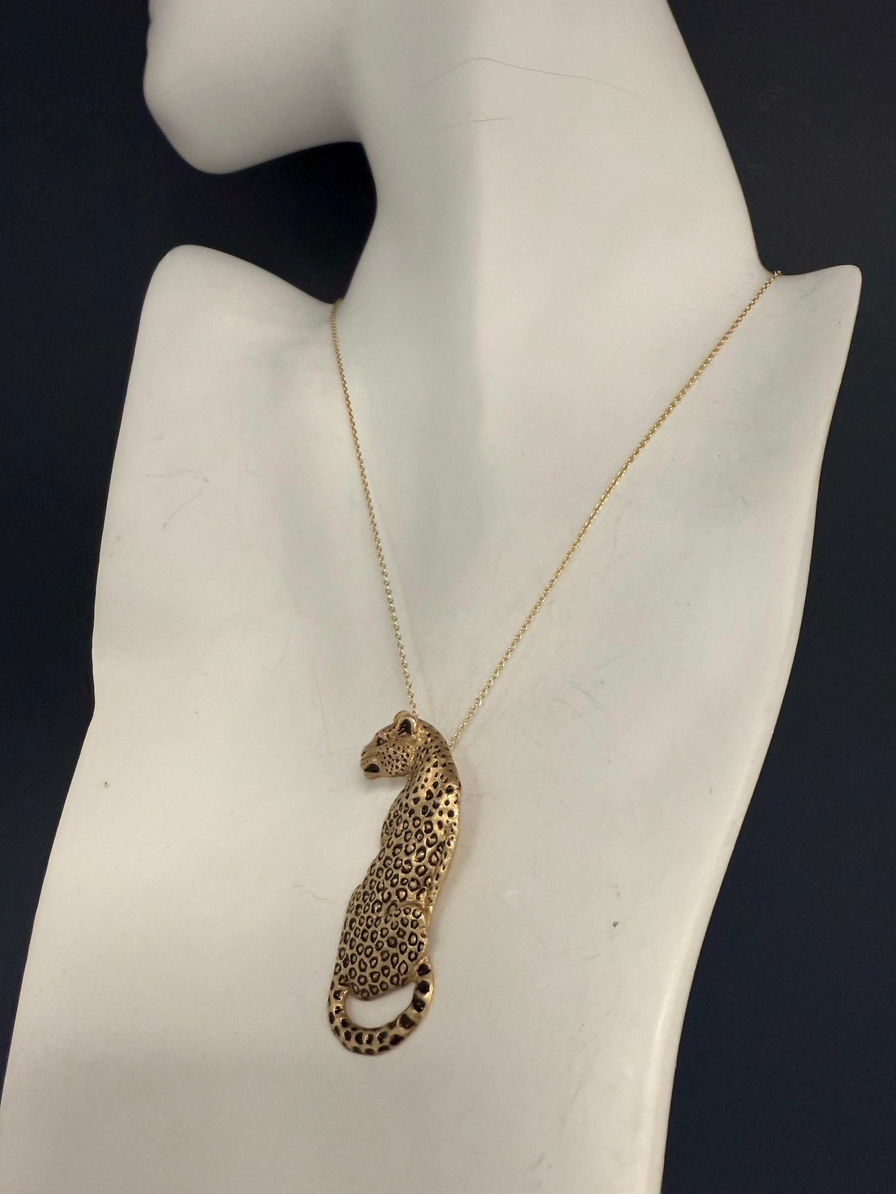 Pendentif léopard rétro en or jaune numéroté 28/300 par Gayle Knight en vente 2