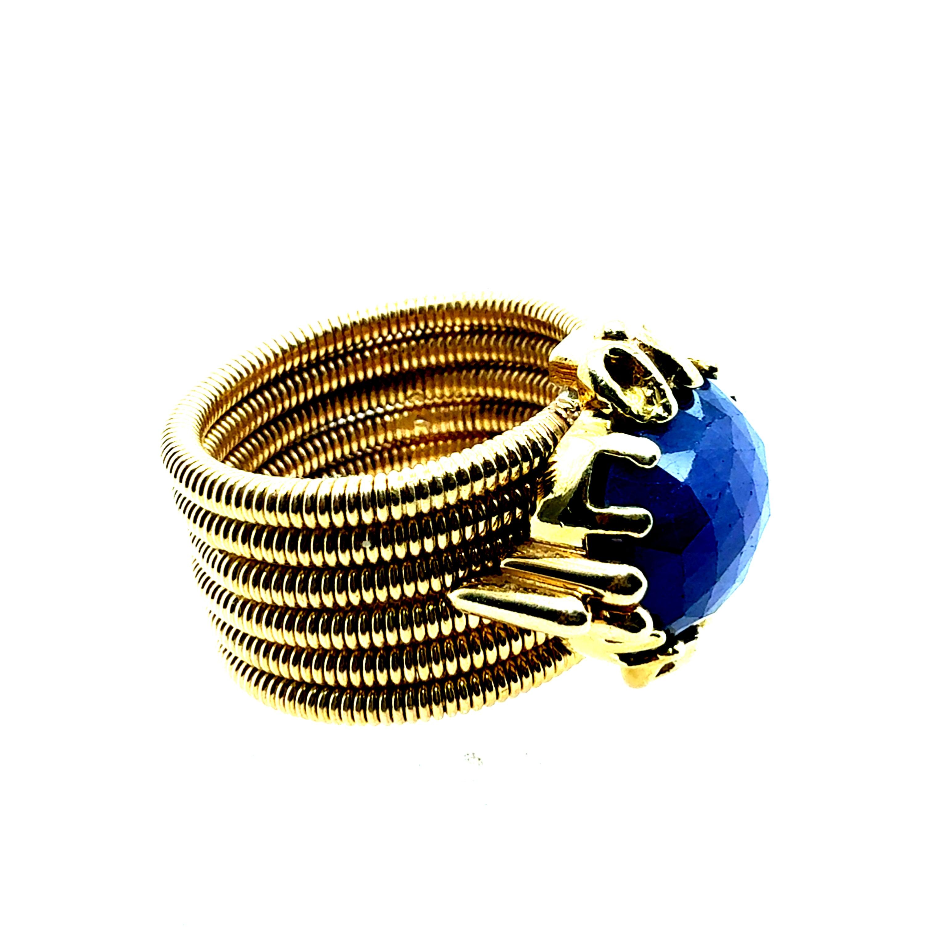 Retro Yellow Gold Natural 9 Carat Blue Rose Cut Sapphire Statement Ring For Sale 1