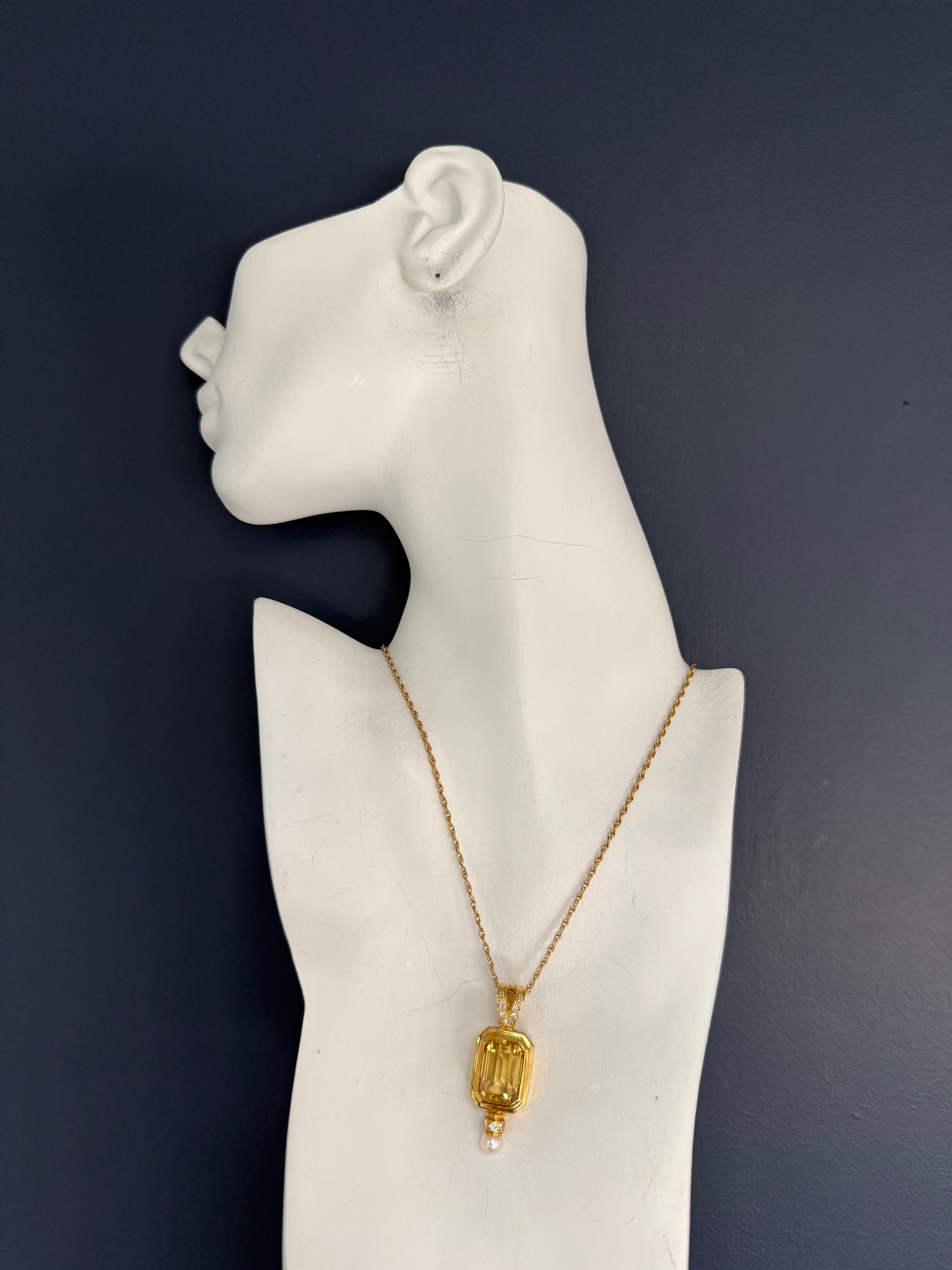 Rétro Pendentif rétro en or jaune avec citrine naturelle et diamant Circa 1990 en vente