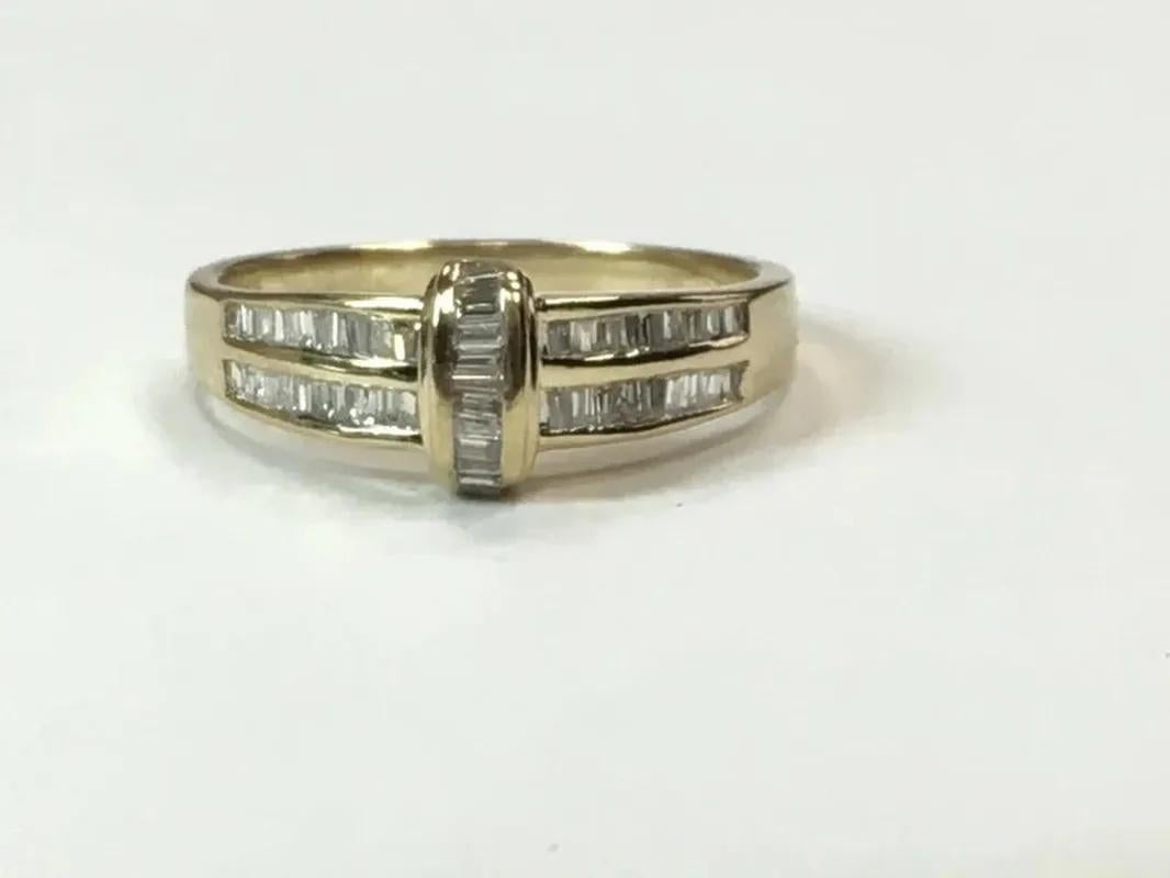 Bandeau baguette rétro en or jaune d'un carat de diamant naturel Circa 1990 Pour femmes en vente