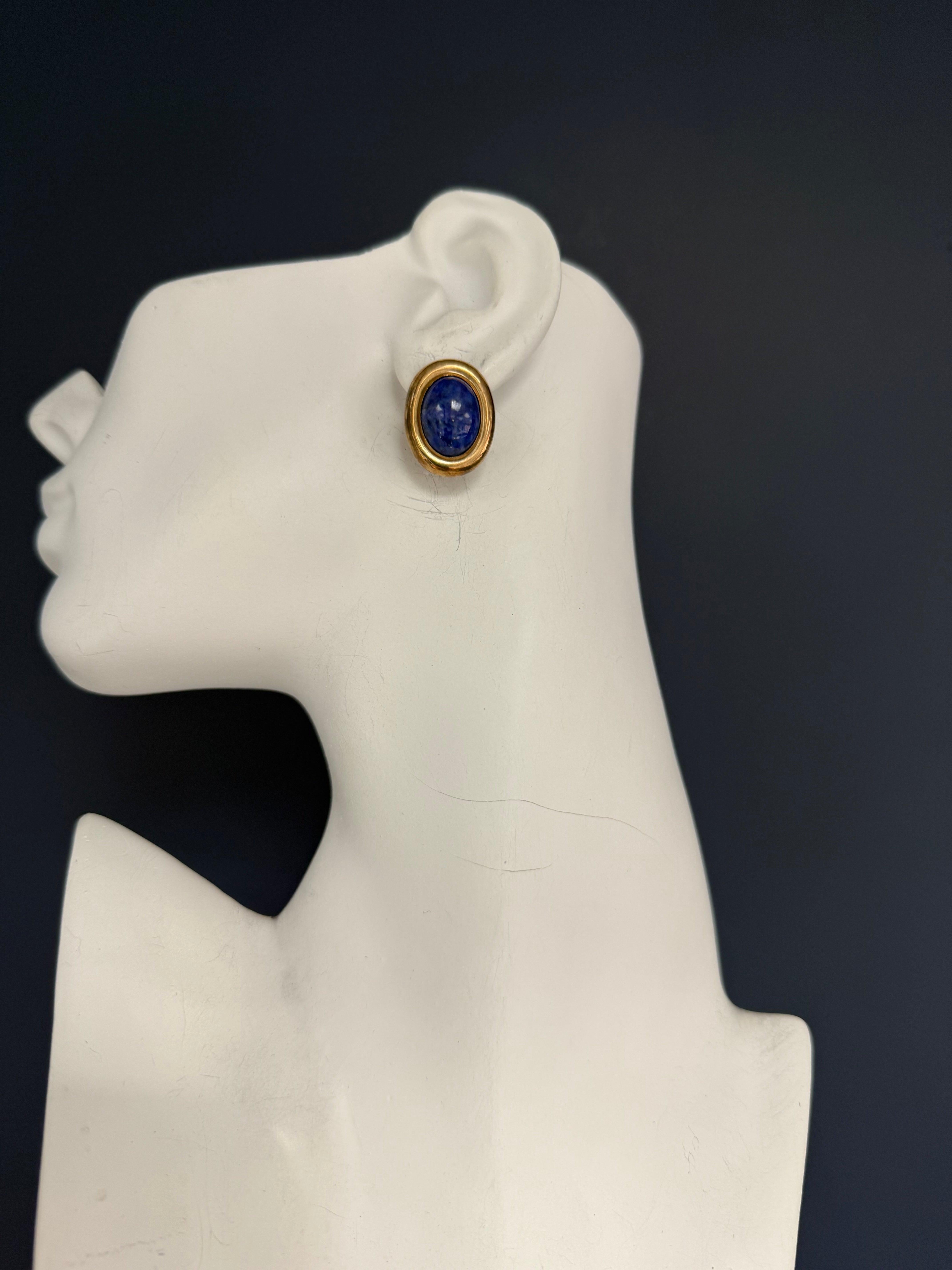 Oval Cut Retro Yellow Gold Oval Blue Lapis Lazuli Cabochon Statement Earrings Circa 1970 For Sale