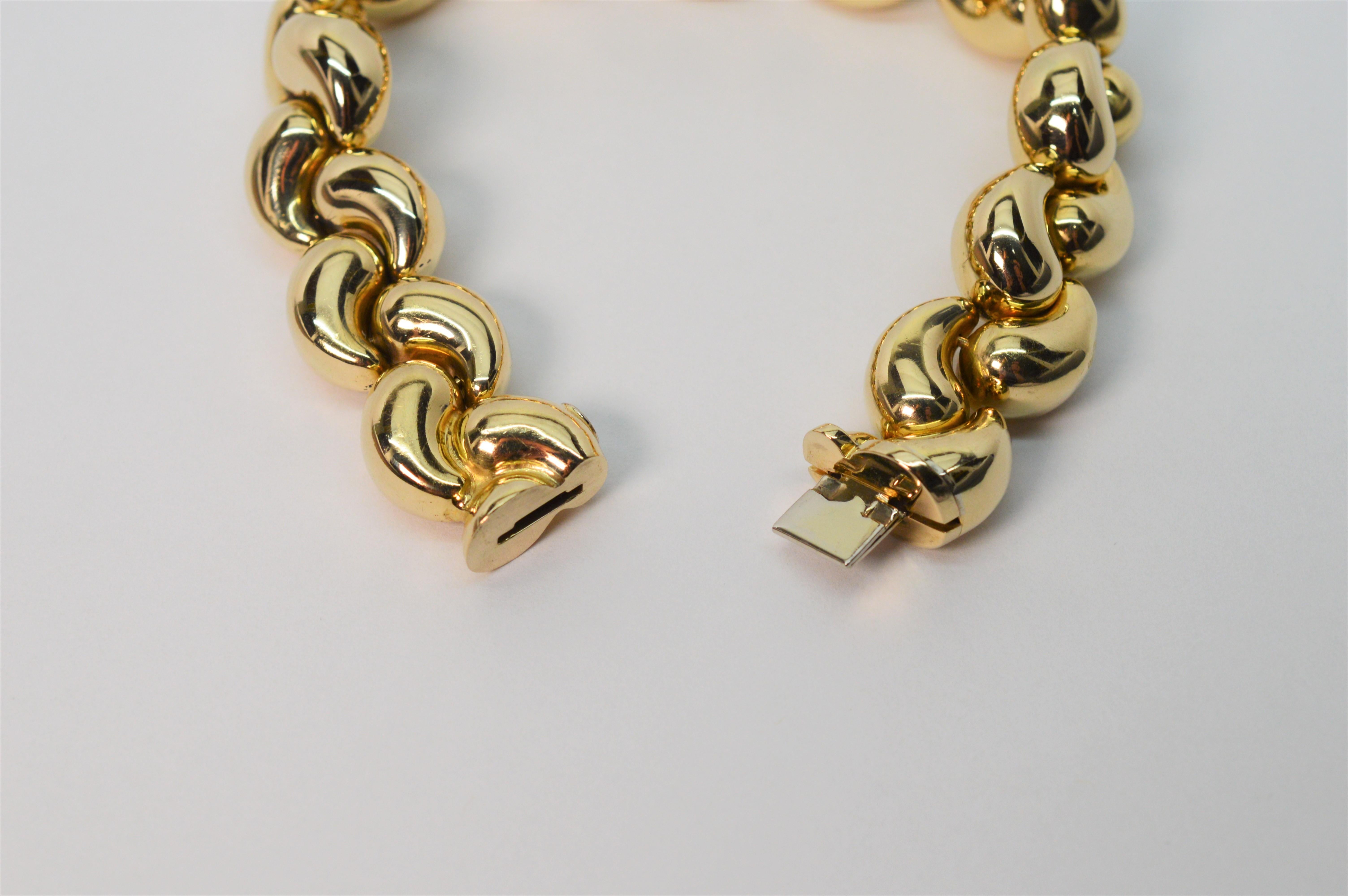 Retro Yellow Gold Puff Link Infinity Bracelet In Excellent Condition In Mount Kisco, NY