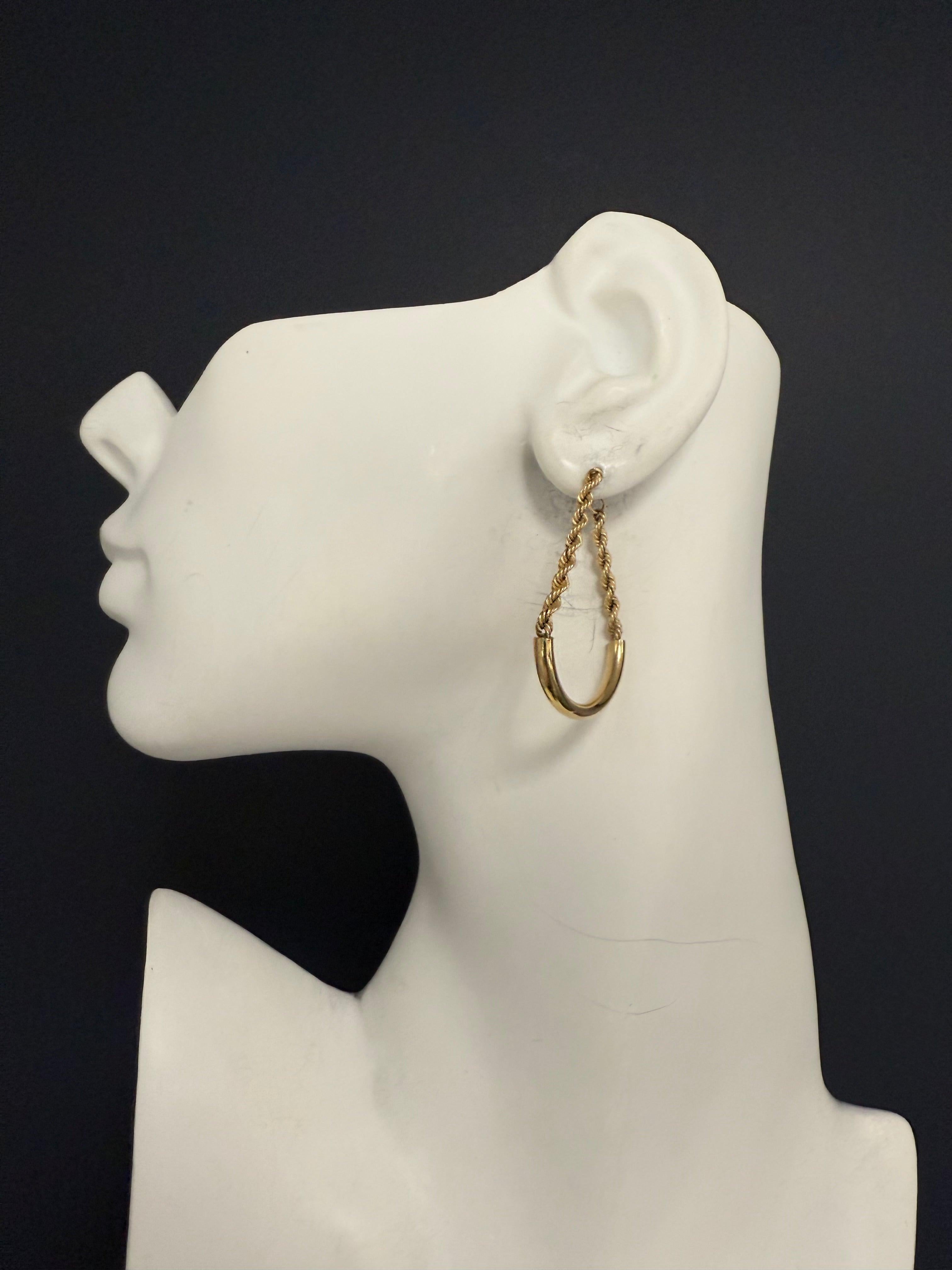 Retro Gelbgold Seil Kette und Halbmond Ohrringe CIRCA 1980 Damen im Angebot