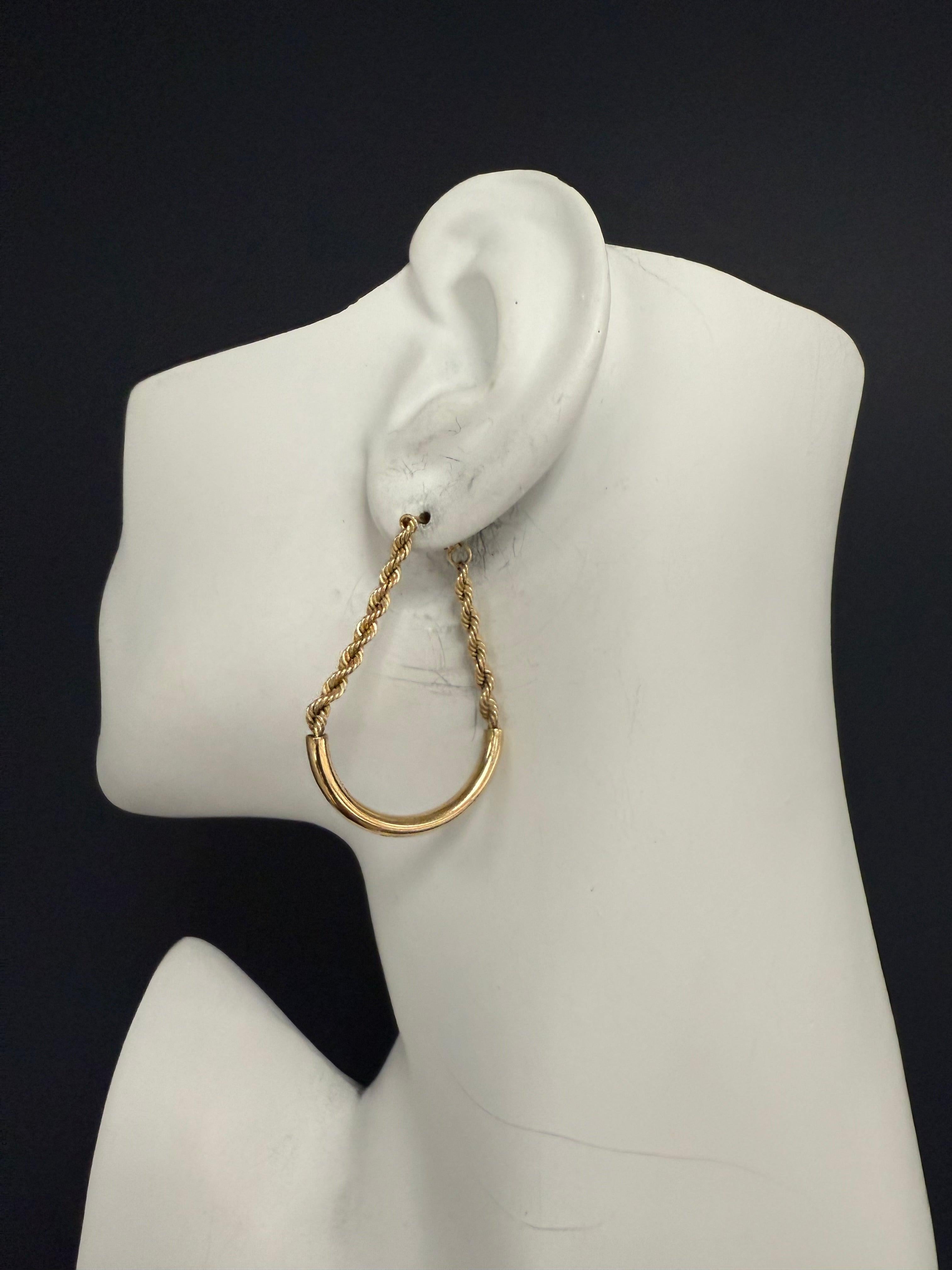 Retro Gelbgold Seil Kette und Halbmond Ohrringe CIRCA 1980 im Angebot 1