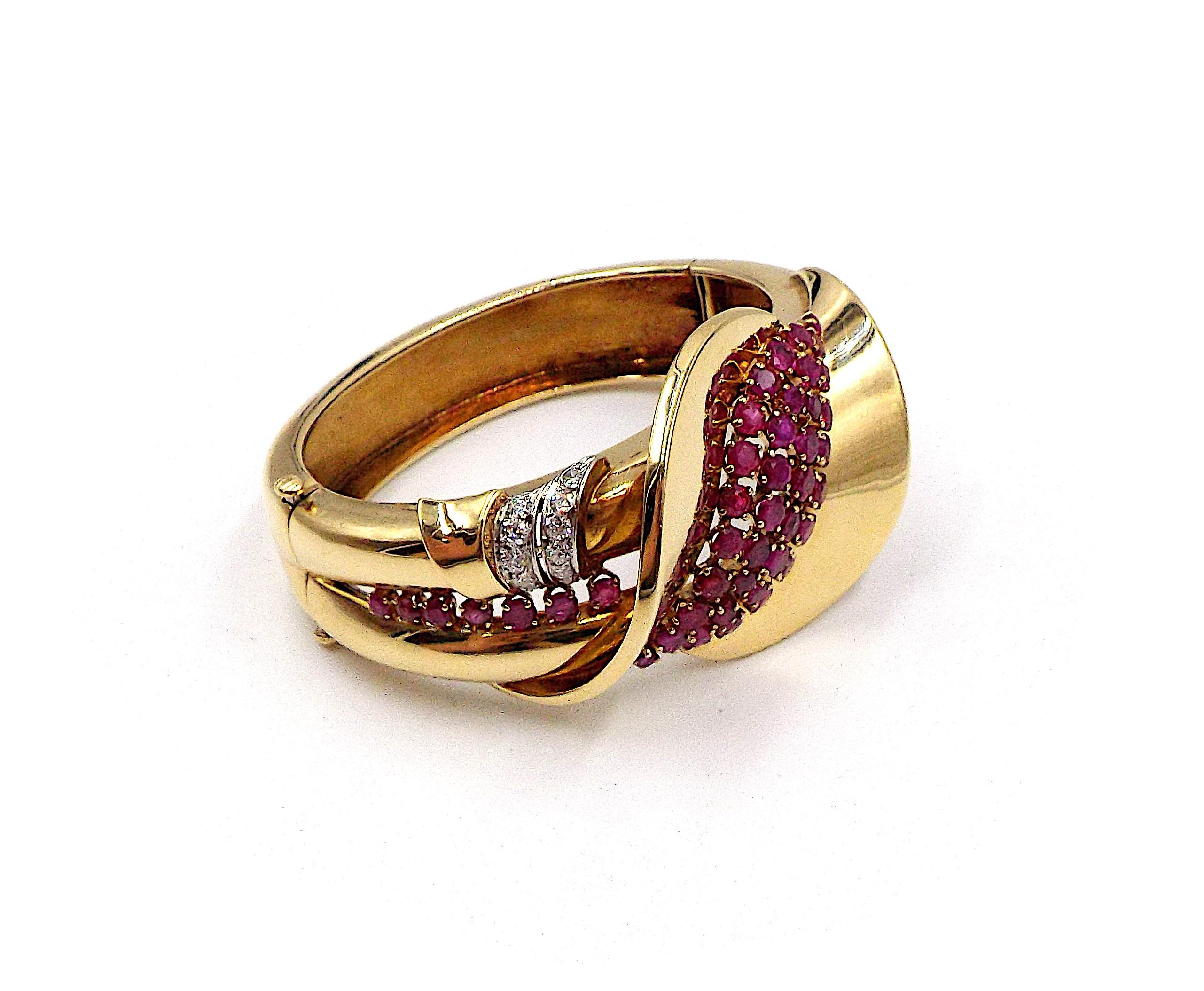Round diamonds and rubies, yellow gold, circa 1950
Size/Dimensions: 16.2 x 4.0 cm (6 3⁄8 x 1 5⁄8 in)
Gross Weight: 69.4 grams
G to H color, VS to SI clarity. 1ct dias, 6ct rubies