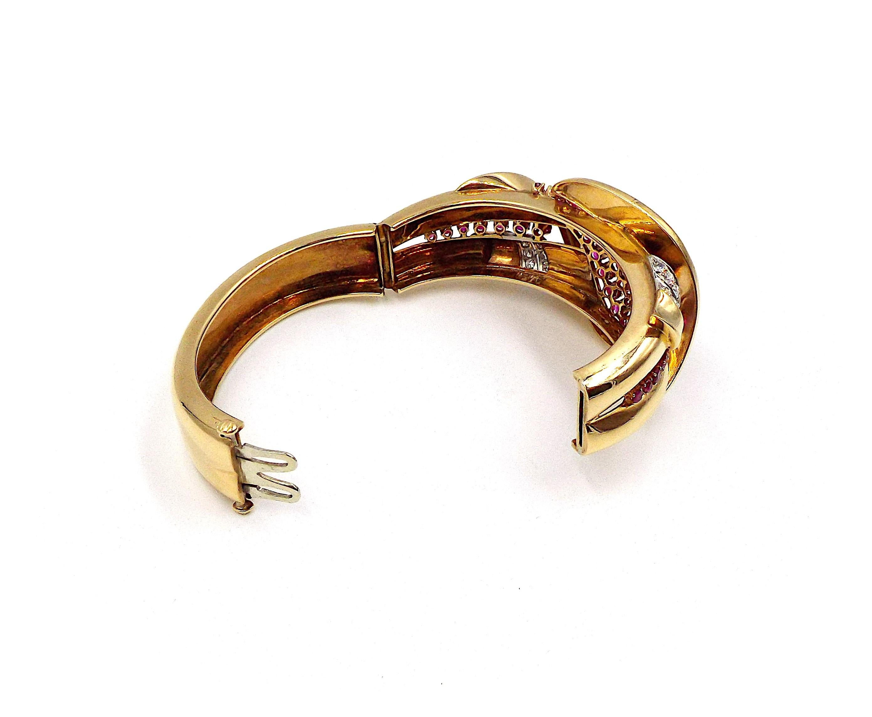 Retro Yellow Gold Ruby Diamond Bangle Bracelet In Good Condition For Sale In New York, NY