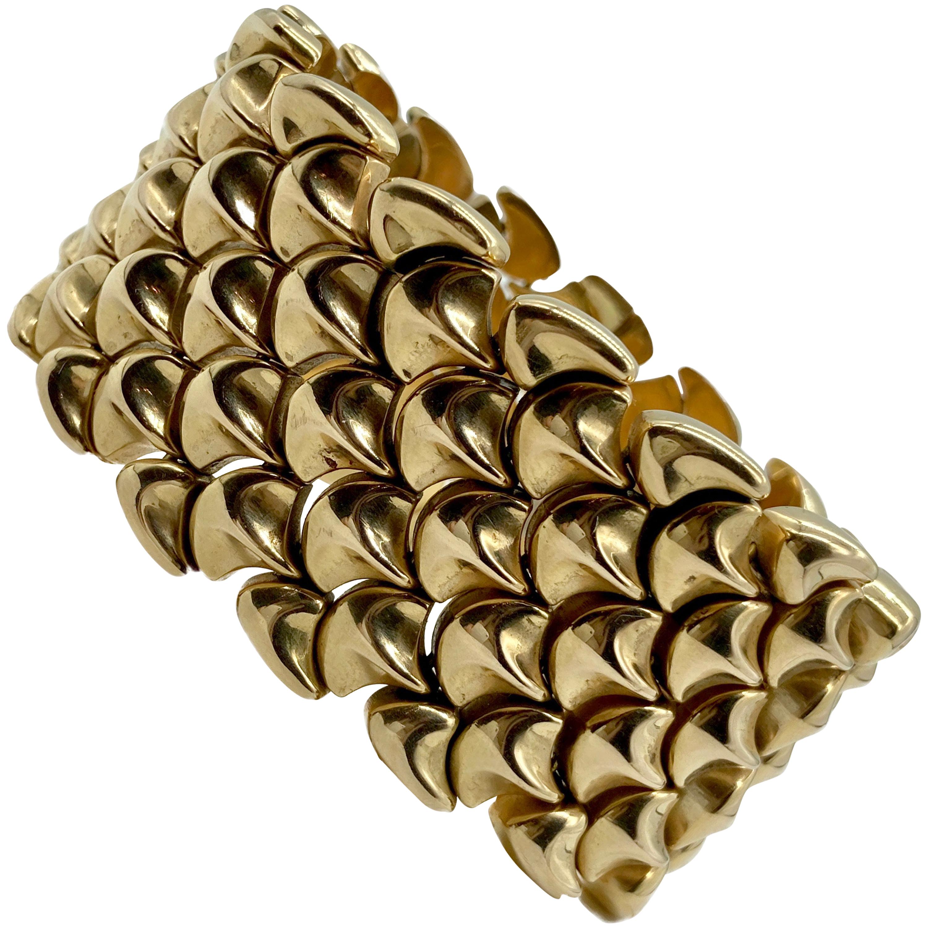 Retro Yellow Gold Scallop Link Bracelet For Sale