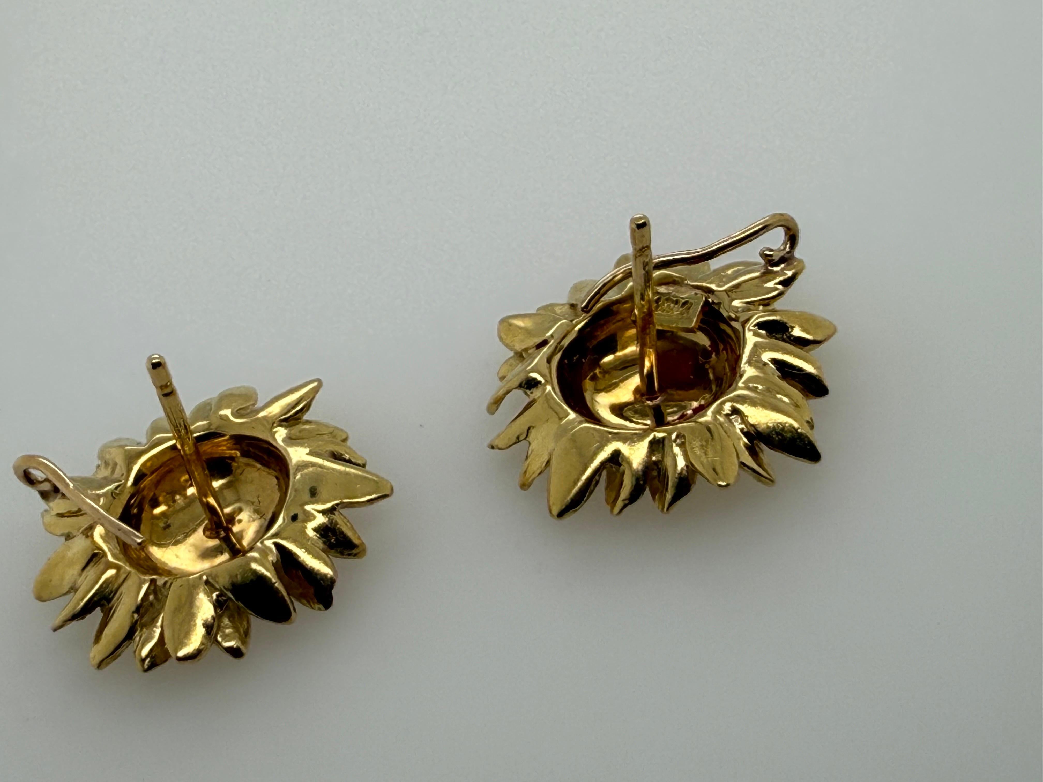 Donna Orecchini a perno con girasole in oro giallo retrò Circa 1980 in vendita