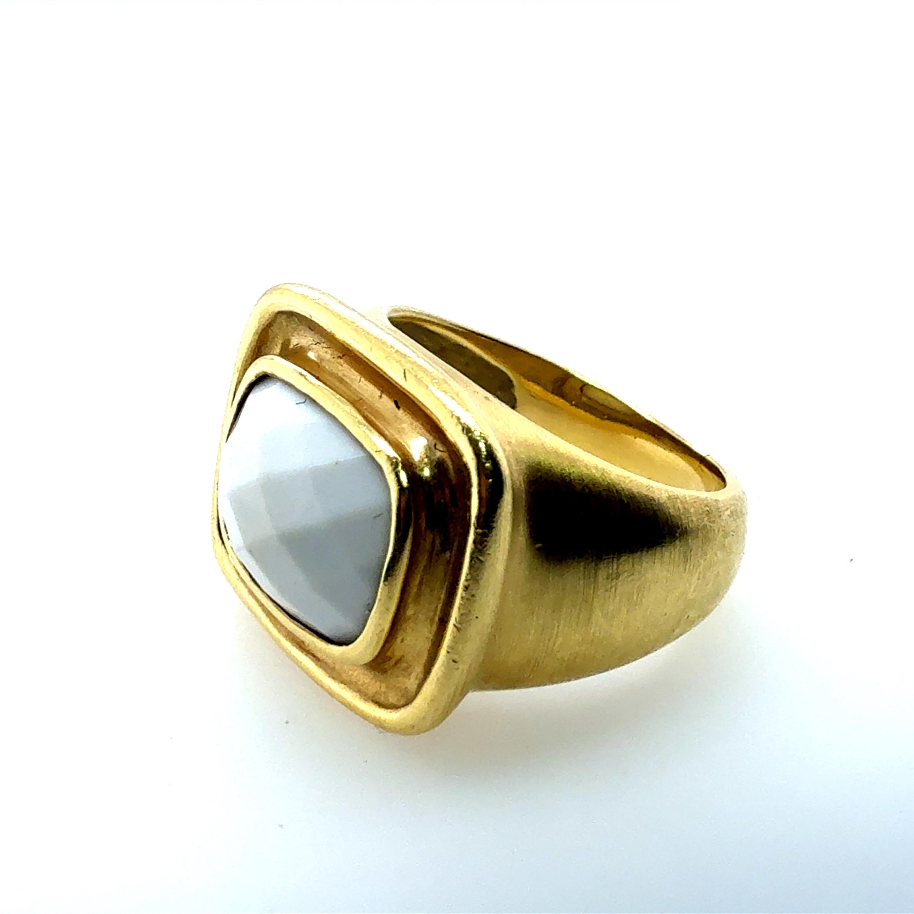 Retro Gelbgold Weiß Rose Cut Coral Bold Statement Ring Circa 1980 (Rosenschliff) im Angebot