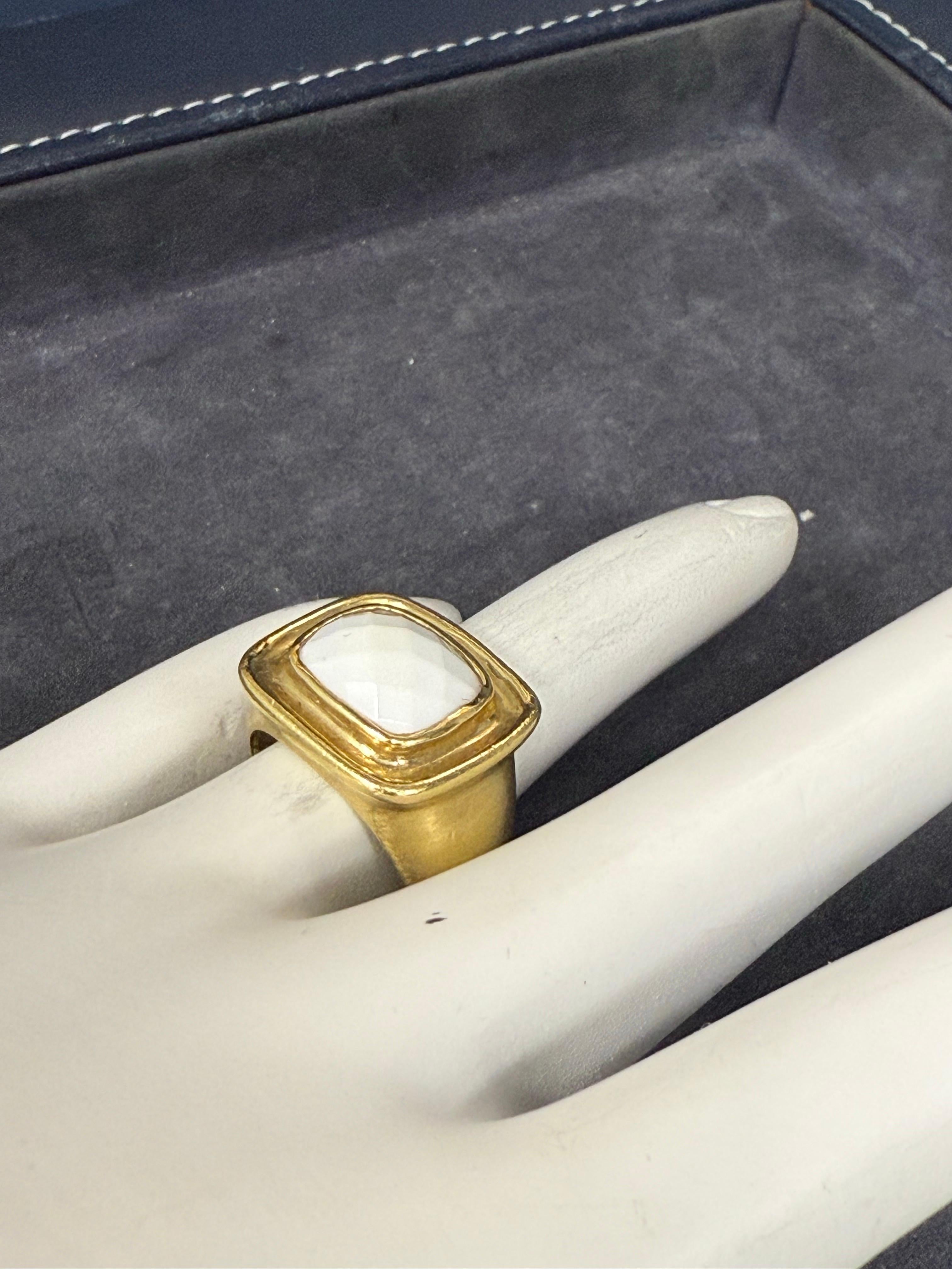 Retro Gelbgold Weiß Rose Cut Coral Bold Statement Ring Circa 1980 im Angebot 3