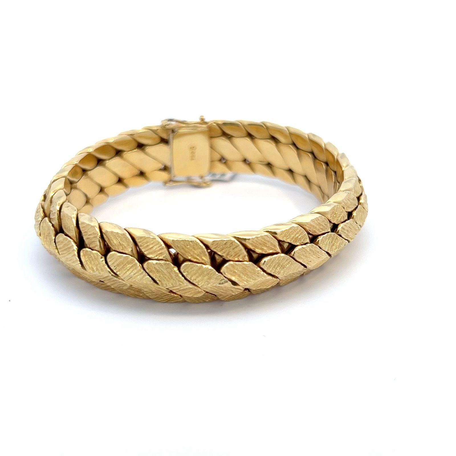 Round Cut Solid Gold Woven Florentine Chain Diamond Bracelet Retro  For Sale