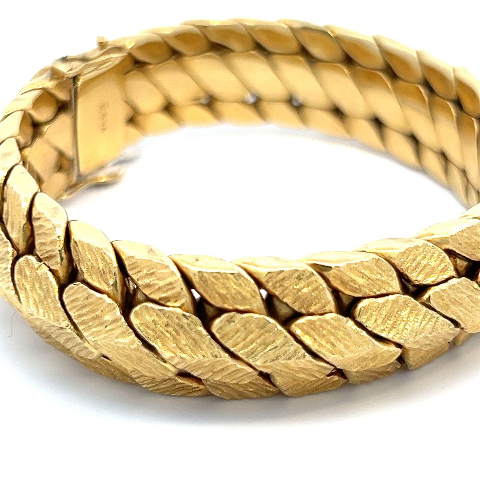 Retro Yellow Gold Woven Florentine Chain Link and Diamond Bracelet  In Excellent Condition For Sale In Beverly Hills, CA