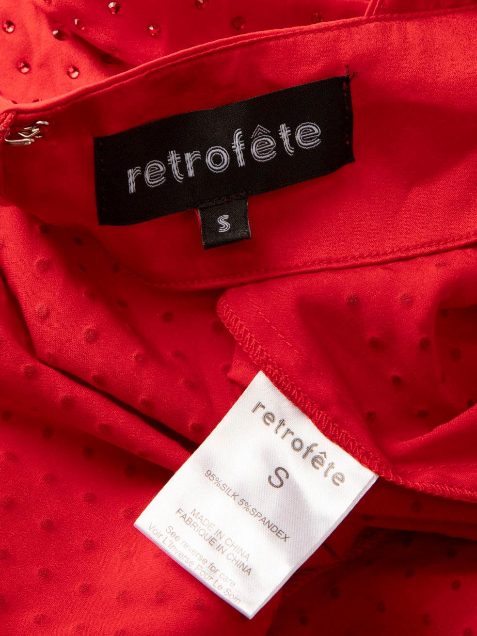 Retrofête Rot Seide Strass Halterneck Kleid Größe S Damen im Angebot