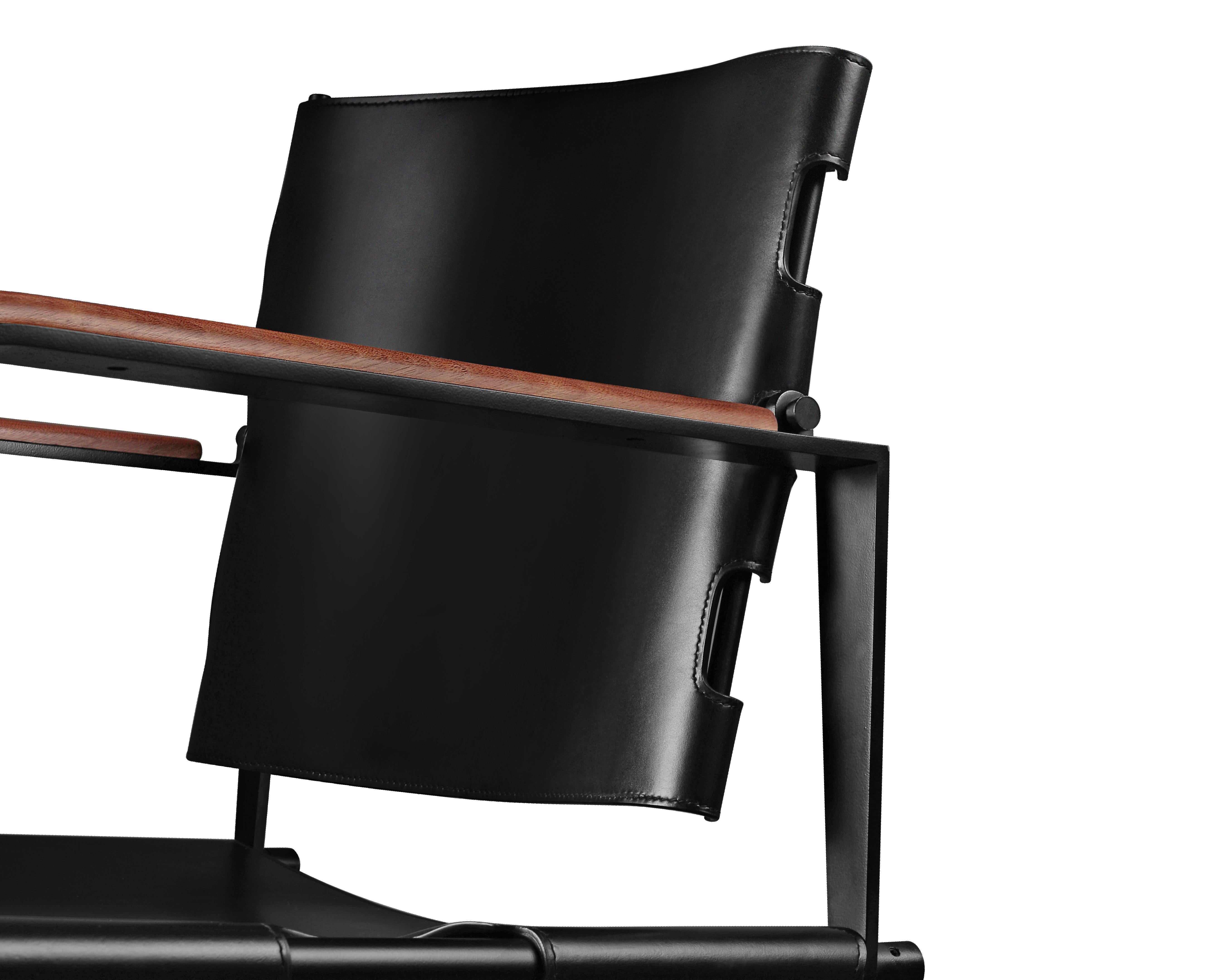 Retta Armchair with Leather and Wood by Madheke In New Condition In Geneve, CH