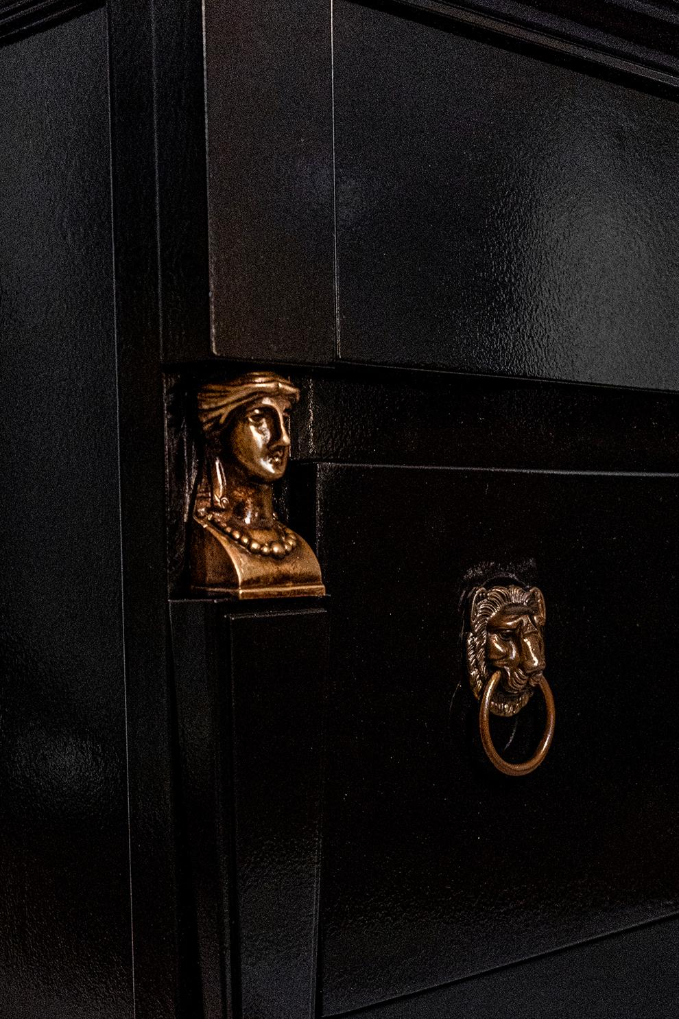 French Return of Egypt lacquered chest of drawers, 19th c. For Sale