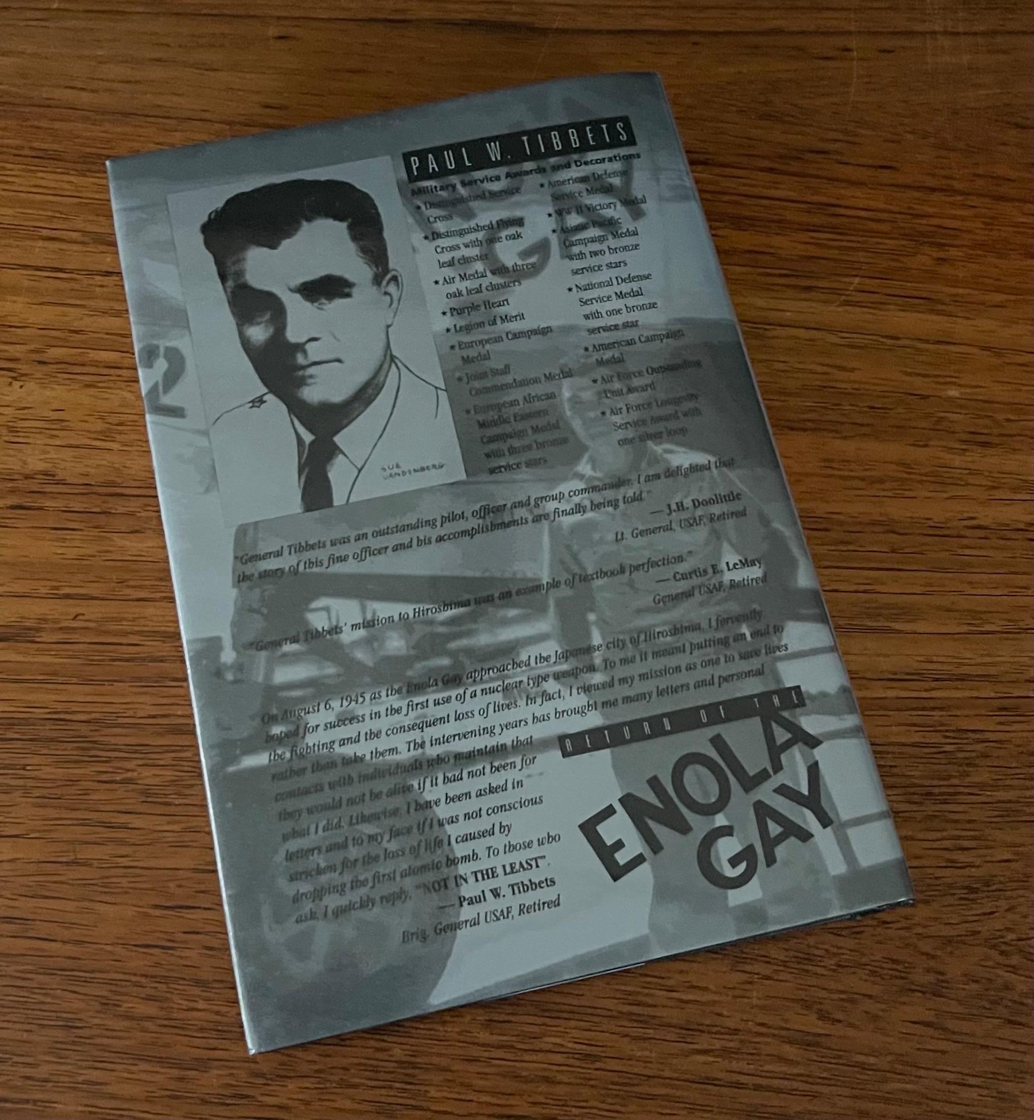 Livre « Return of the Enola Gay » signé par le pilote Paul W. Tibbets & Duth Van Kirk en vente 2