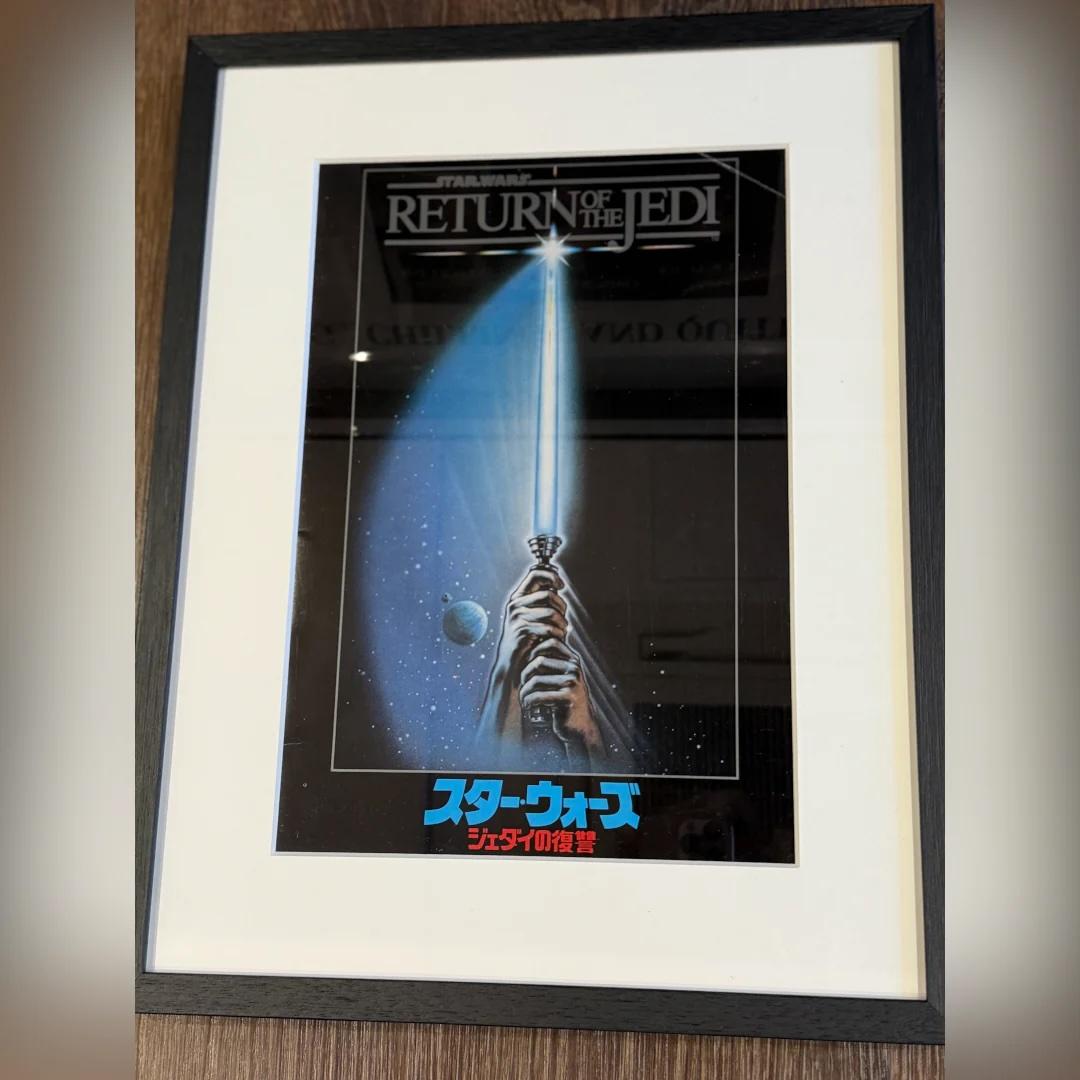Return of The Jedi (1983) - FRAMED
Original Japanese (9 X 12 Inches)

Original Japanese Theatrical Programme Cover

An elegant and rare original Japanese programme cover for Return of the Jedi, released in Japanese cinemas in 1983. This version