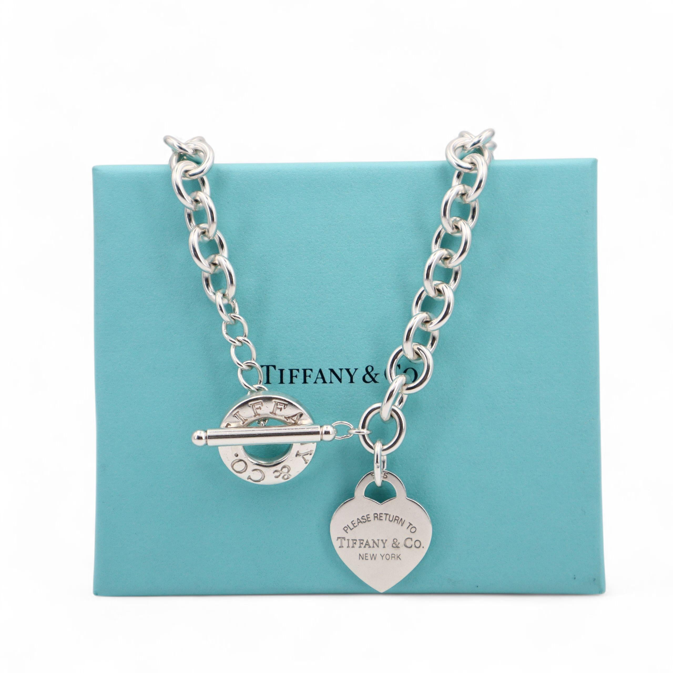 Volver a Tiffany & Co. Collar Heart Tag Toggle de plata de ley en venta 2