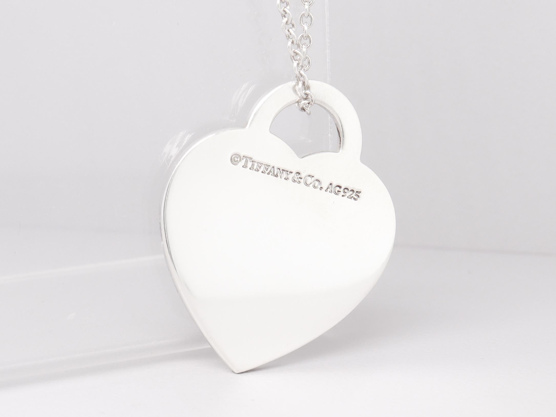 Zurück zu Tiffany & Co. Sterling Silber Anhänger Halskette mit geätztem Herz und Pfeil im Angebot 7