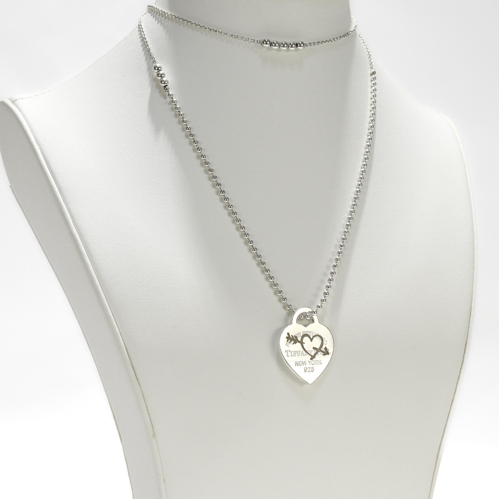 Zurück zu Tiffany & Co. Sterling Silber Anhänger Halskette mit geätztem Herz und Pfeil im Angebot 1