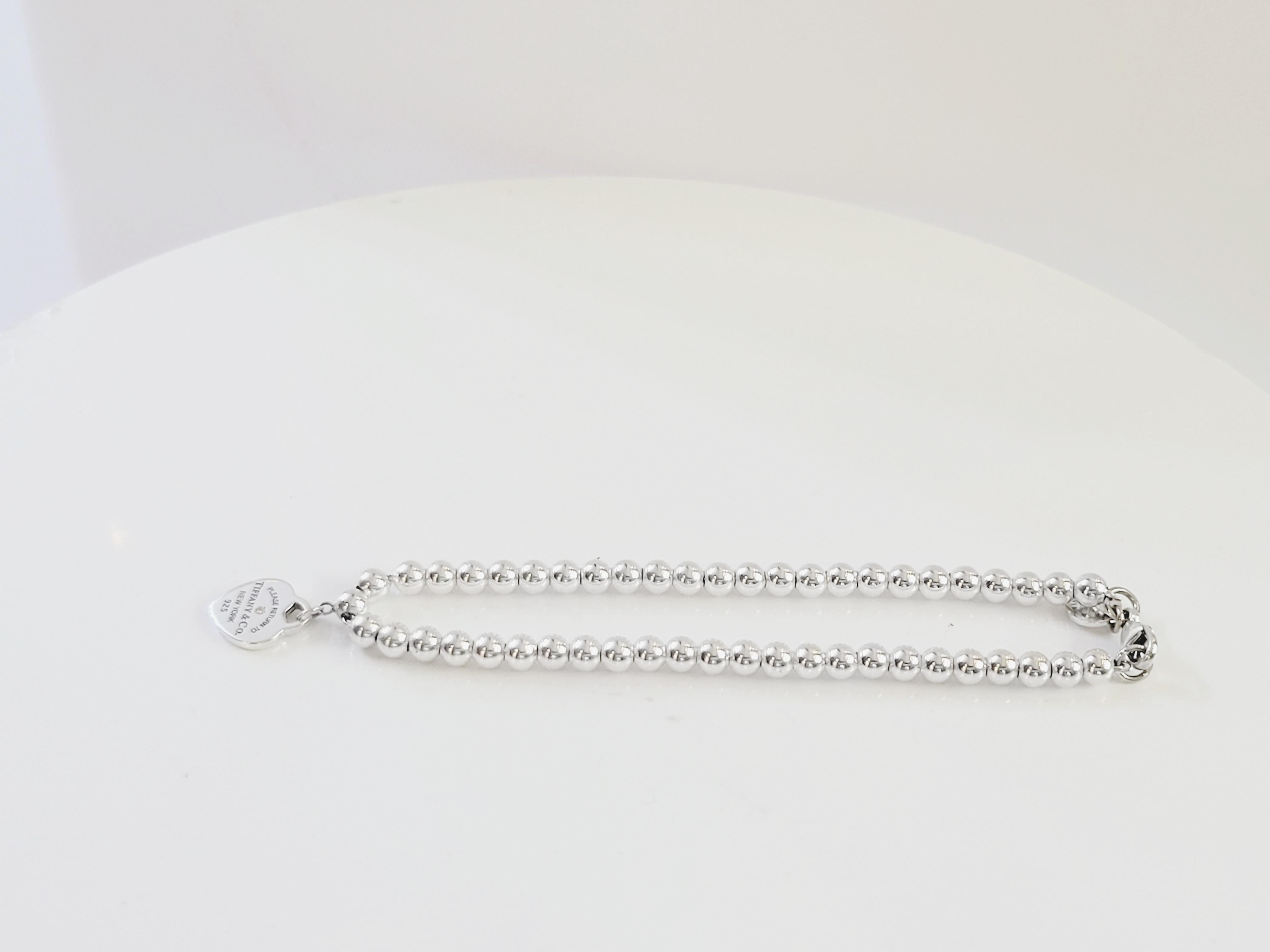 Retour à Tiffany  Bracelet de perles en argent avec étiquette en forme de cœur et diamants, 4 mm Excellent état - En vente à New York, NY