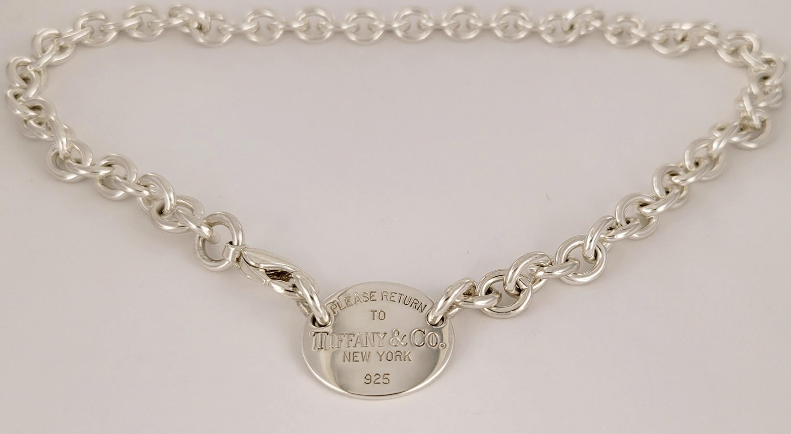 Retour à Tiffany  Tour de cou à maillons de chaîne à étiquette ovale en A Silver Pour femmes en vente