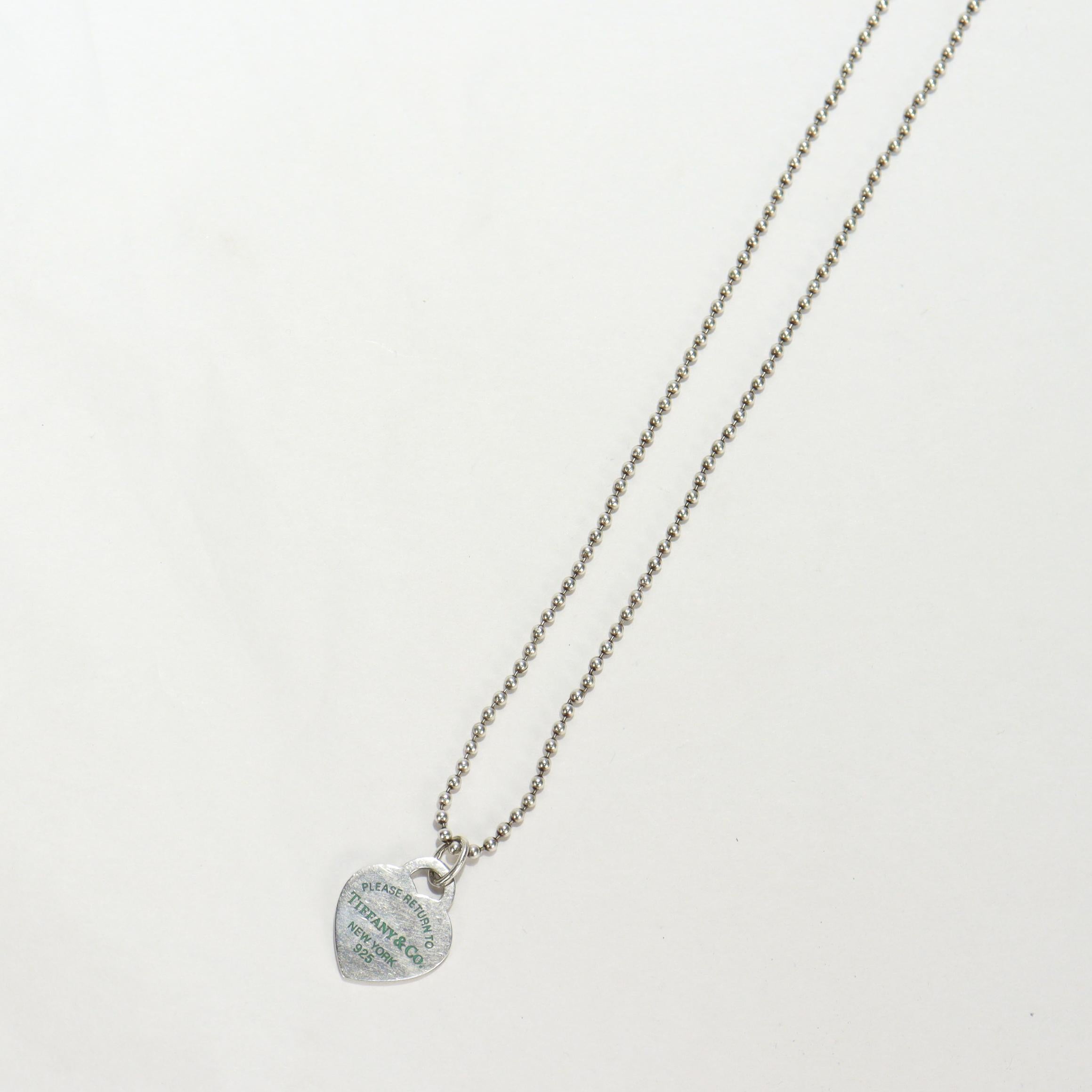 Volver a Collar con placa de identificación o cadena de corazón Tiffany de plata de ley y esmalte en venta 8