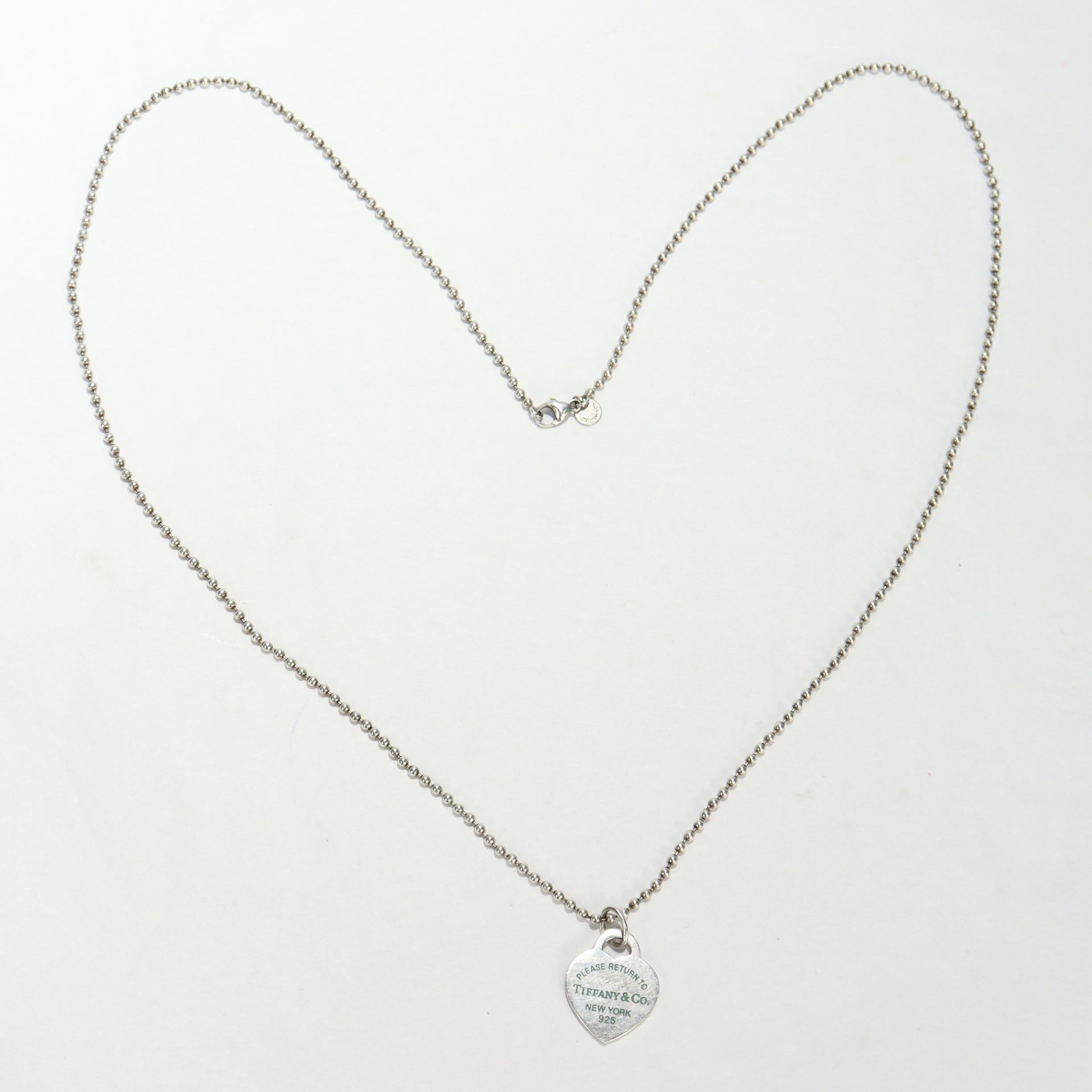 Volver a Collar con placa de identificación o cadena de corazón Tiffany de plata de ley y esmalte en venta 9