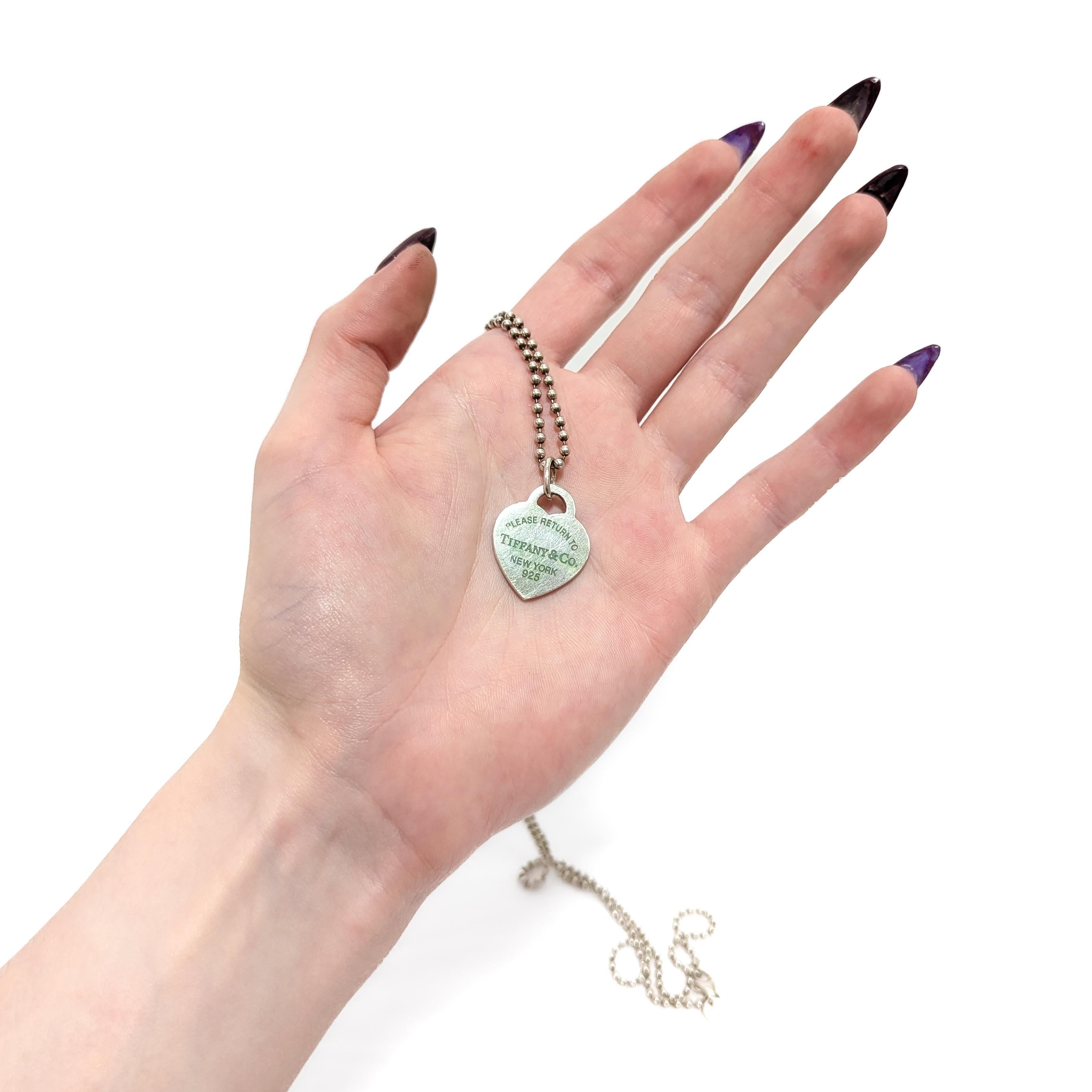 Volver a Collar con placa de identificación o cadena de corazón Tiffany de plata de ley y esmalte Moderno en venta