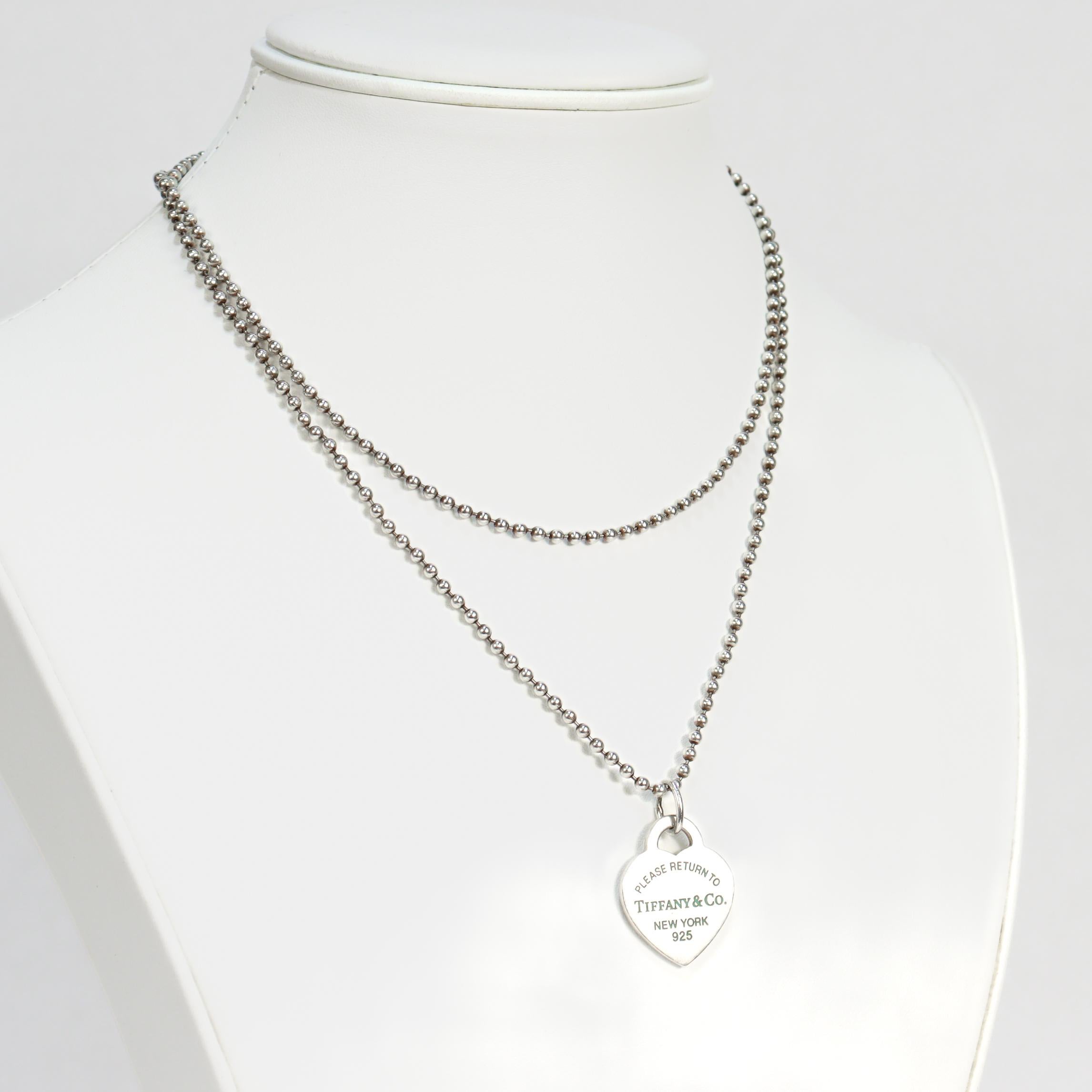 Volver a Collar con placa de identificación o cadena de corazón Tiffany de plata de ley y esmalte en Bueno estado para la venta en Philadelphia, PA