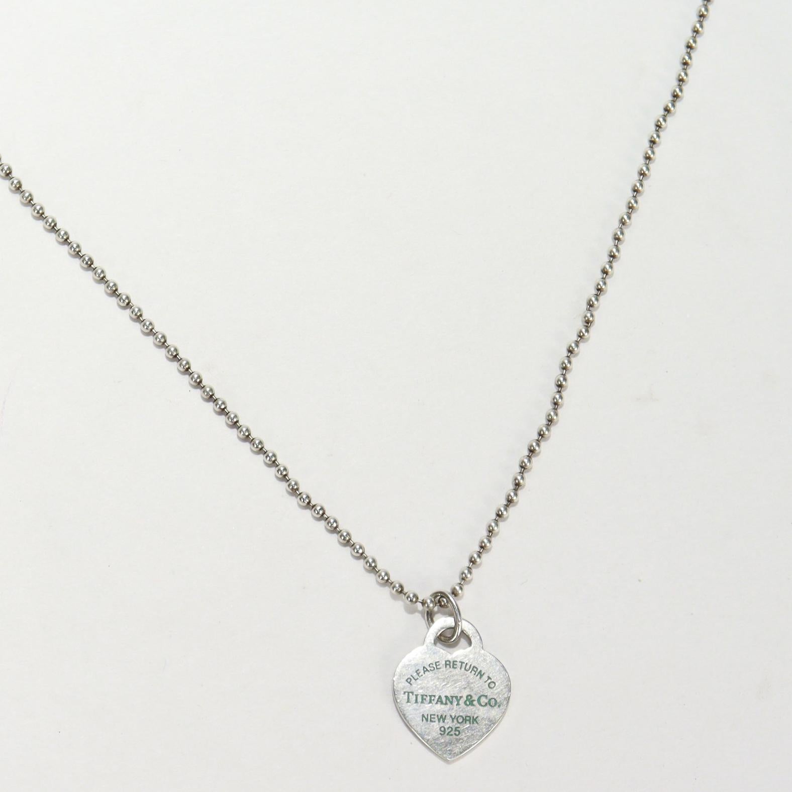 Volver a Collar con placa de identificación o cadena de corazón Tiffany de plata de ley y esmalte en venta 1