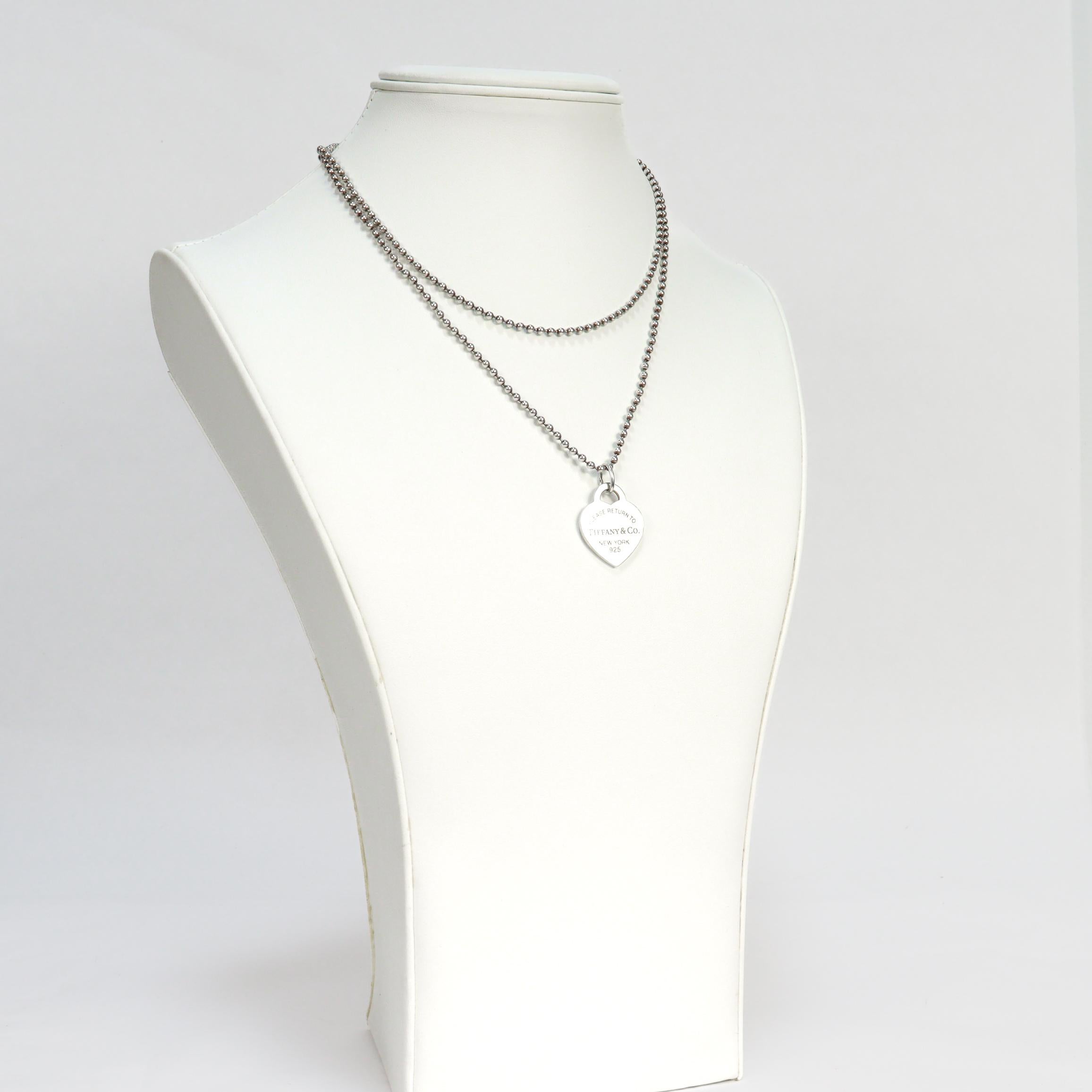 Volver a Collar con placa de identificación o cadena de corazón Tiffany de plata de ley y esmalte en venta 3