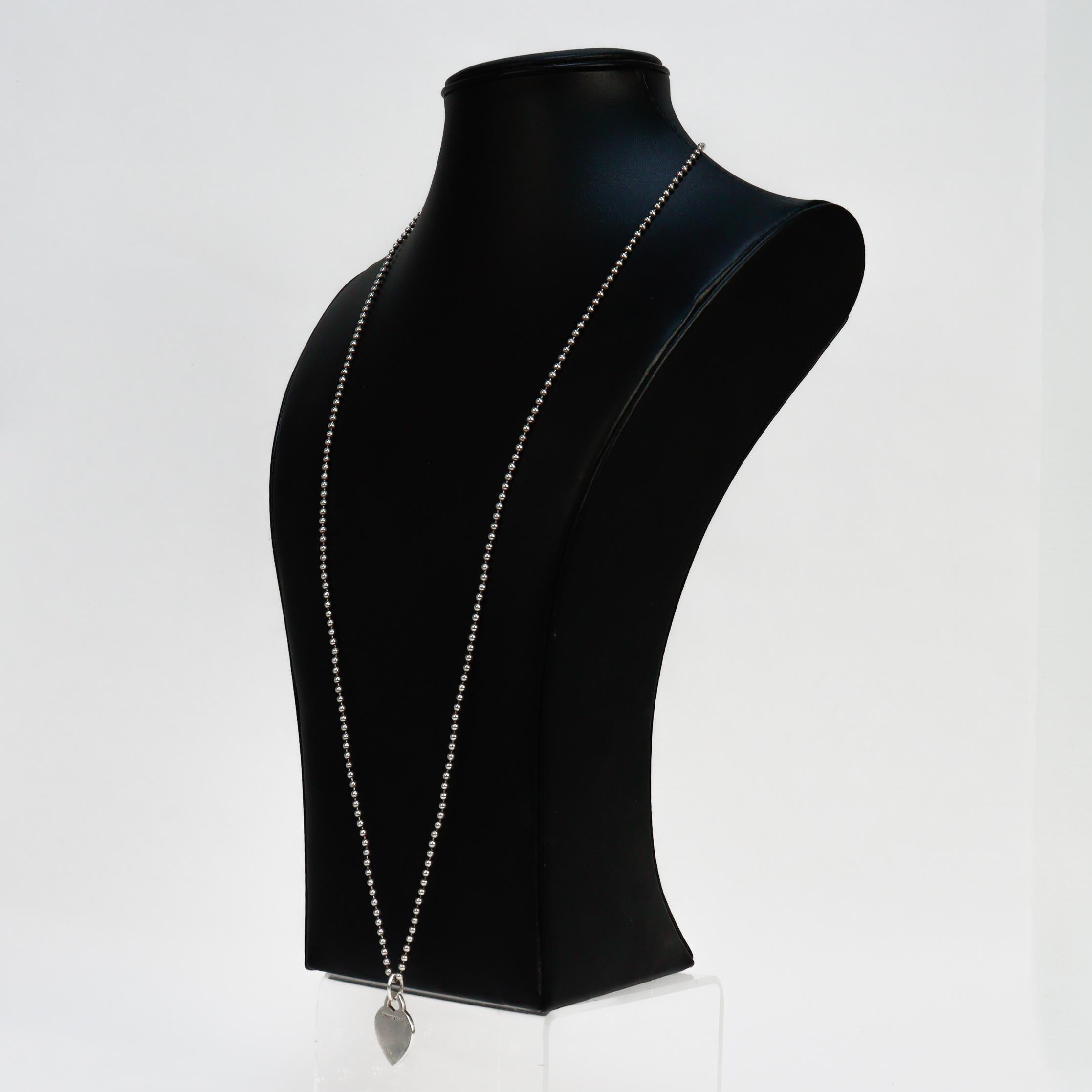 Volver a Collar con placa de identificación o cadena de corazón Tiffany de plata de ley y esmalte en venta 4