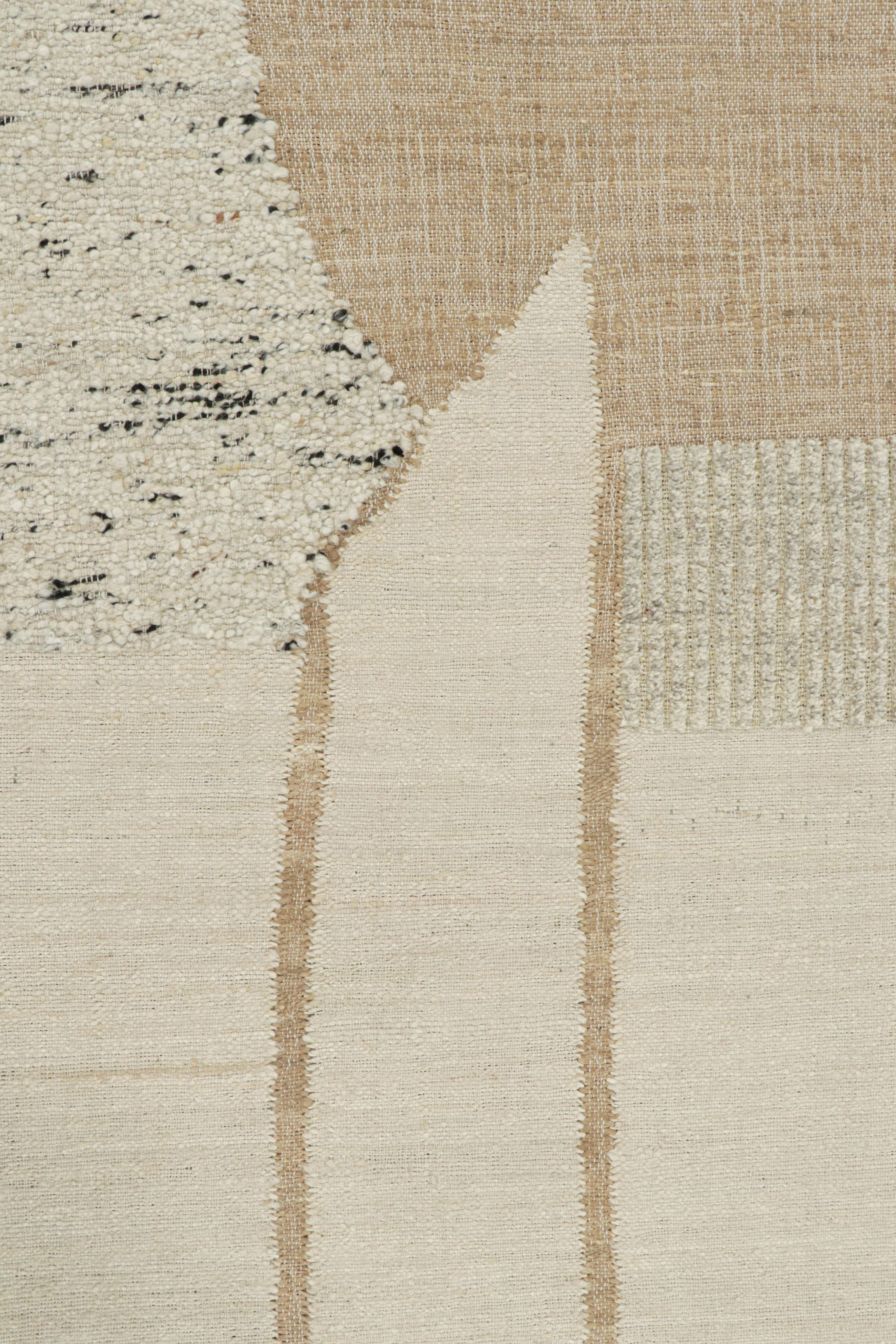 Reug & Kilim’s Contemporary kilim rug in Brown, White & Black Abstract Pattern In New Condition For Sale In Long Island City, NY