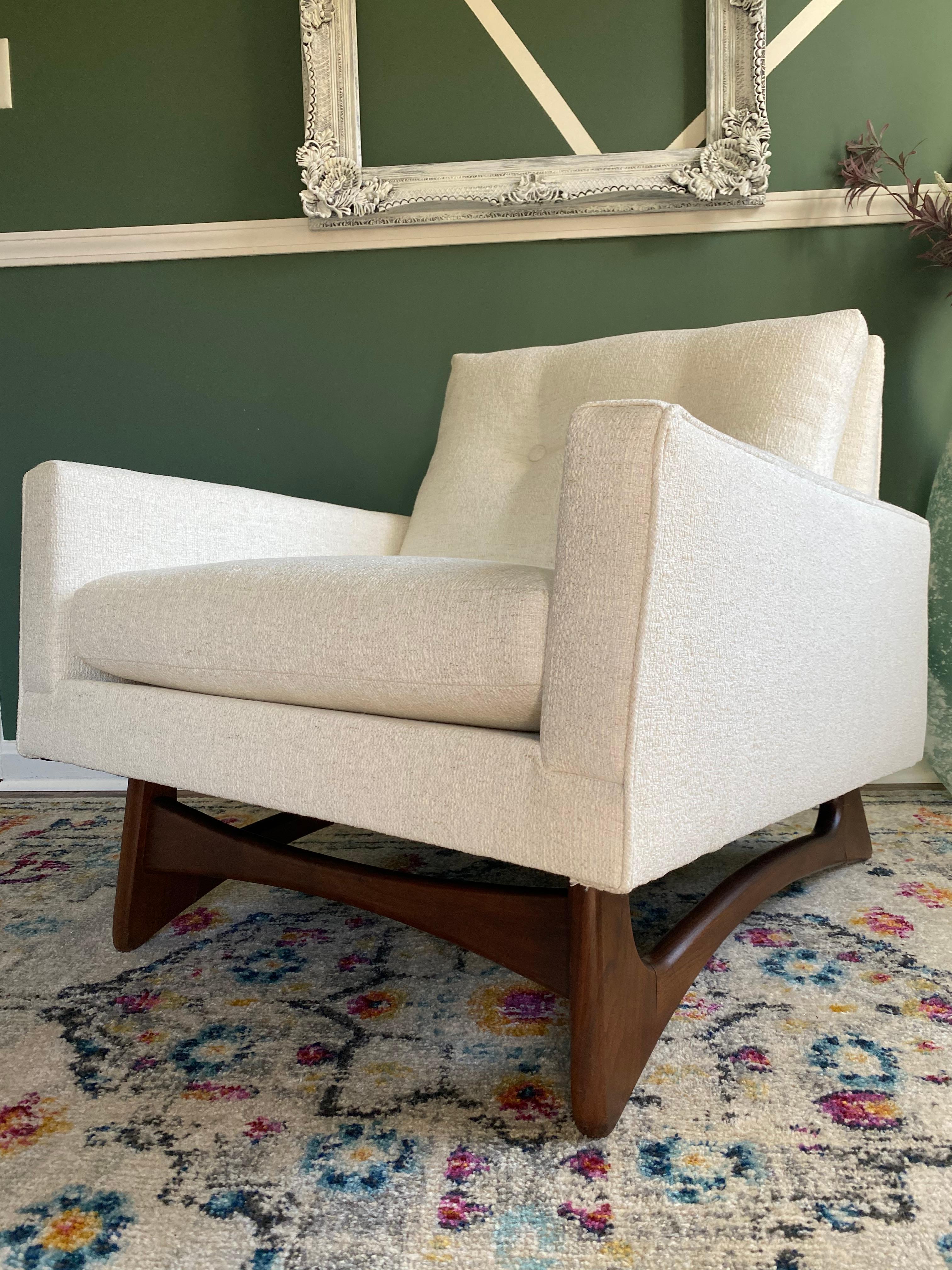 Mid-Century Modern Adrian Pearsall lounge chair by Craft Associates, 2406 reupholstered using Crypton finished off-white boucle fabric, which offers a stain-resistant finish. All new foam and cotton batting included as well. This Pearsall piece