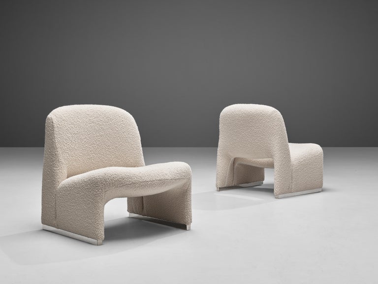 Lounge chairs, fabric, metal, Italy, 1970s

These lounge chairs strongly remind of Giancarlo Piretti’s ‘Alky’ lounge chair (1969), yet they feature characteristic differences. Whereas the ‘Alky’ lounge chair consists of one shell, these chairs