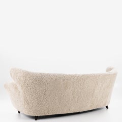 Gepolstertes Art-Déco-Sofa aus „Moonlight“-Lammfell von Guglielmo Ulrich