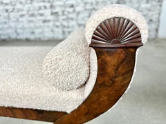 Gepolsterte Biedermeier Chaiselongue mit Kissen, neu gepolstert