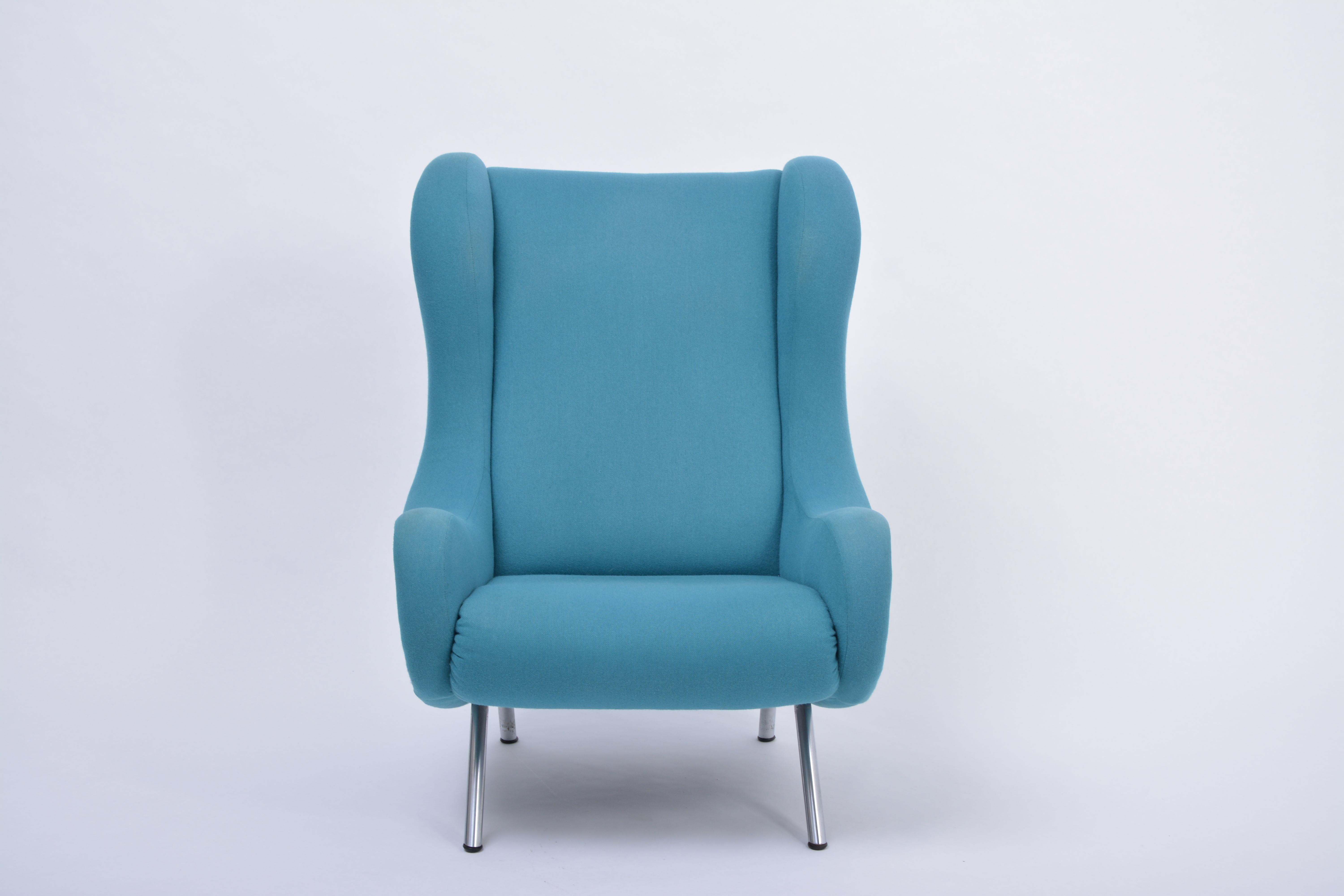 Neu gepolsterter blauer Mid-Century Modern Marco Zanuso Senior Lounge Chair
Marco Zanuso entwarf 1951 seinen ikonischen Sessel 