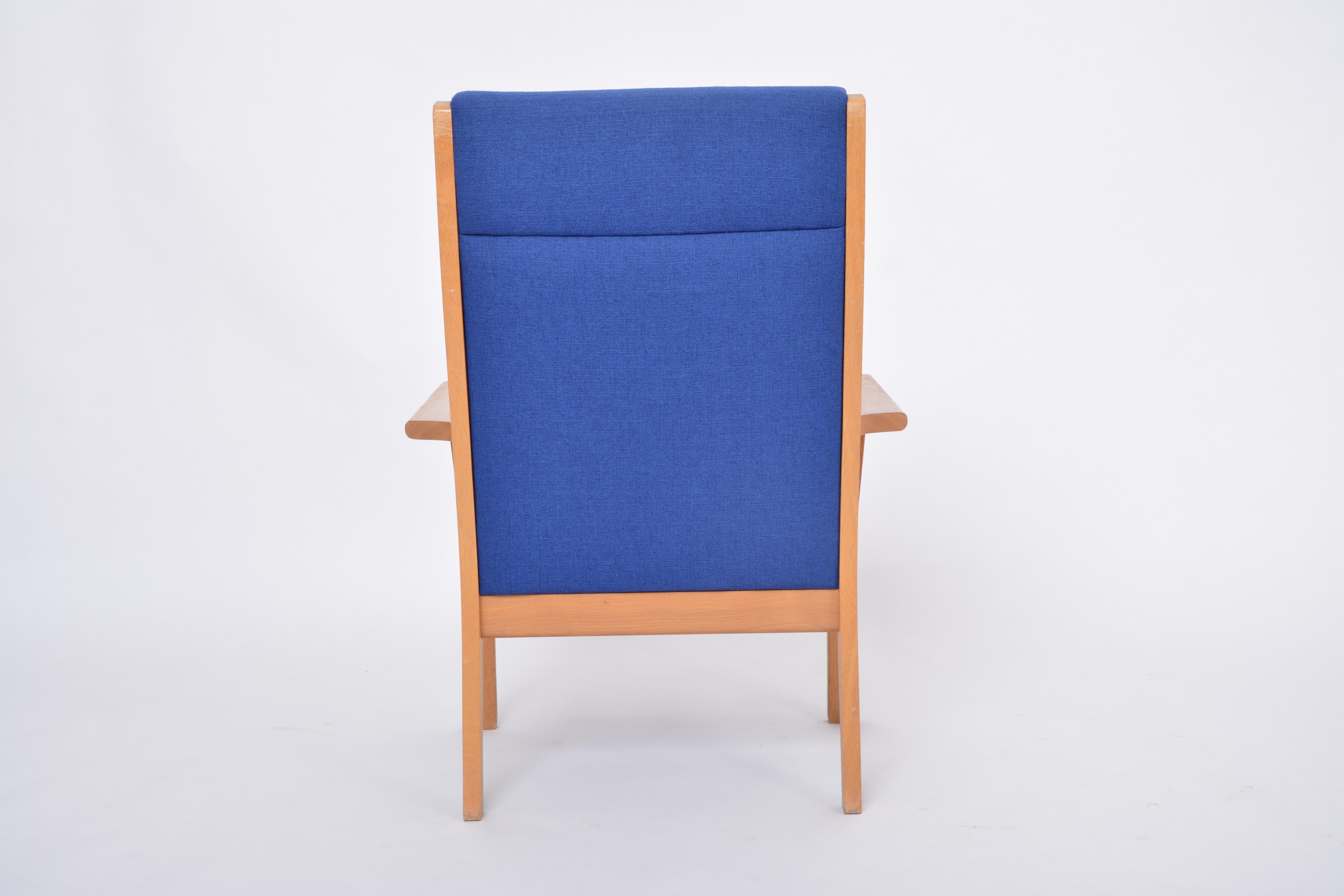 Reupholstered Danish Mid-Century Modern GE 181 a Chair by Hans Wegner for GETAMA For Sale 5