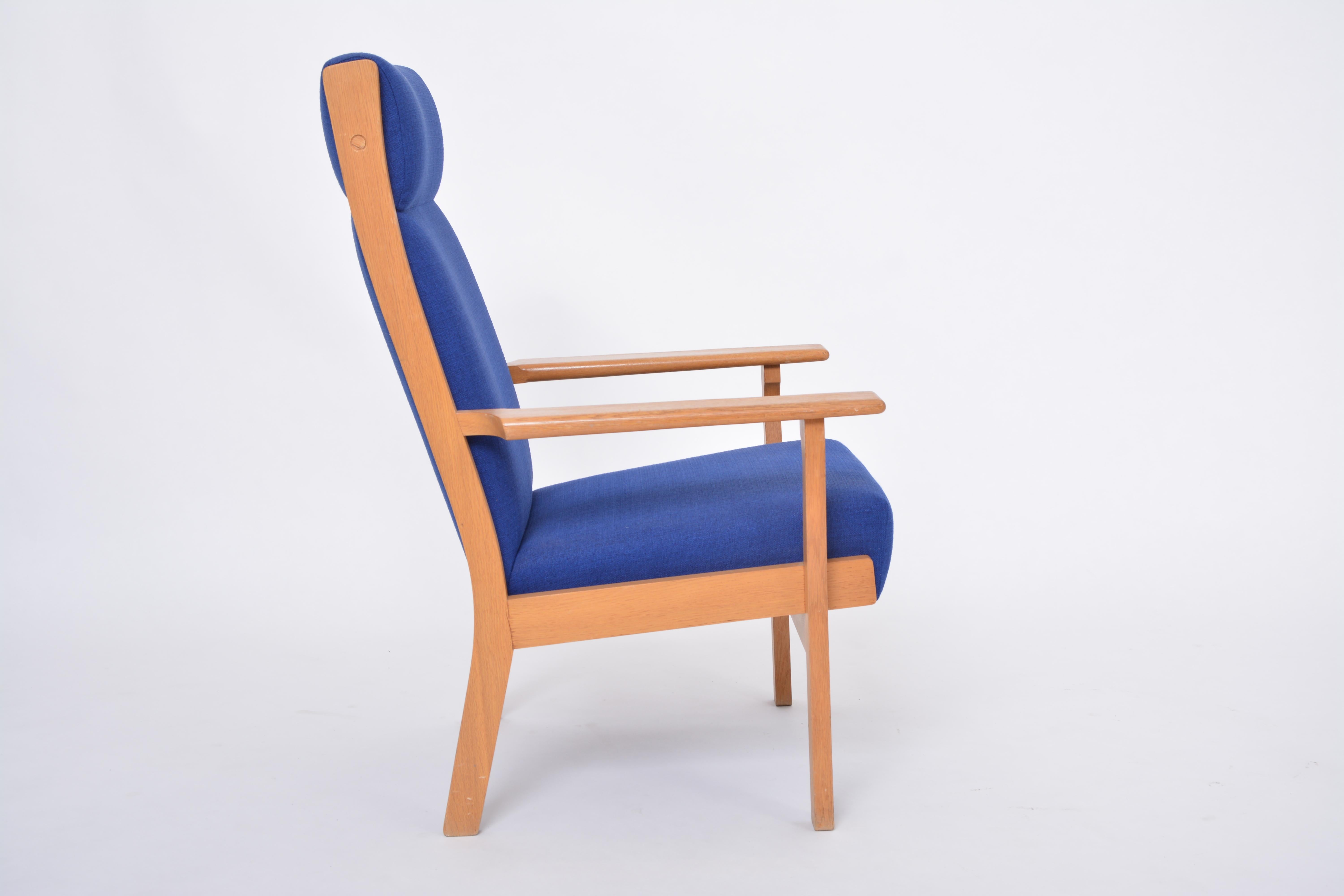 Reupholstered Danish Mid-Century Modern GE 181 a Chair by Hans Wegner for GETAMA For Sale 1