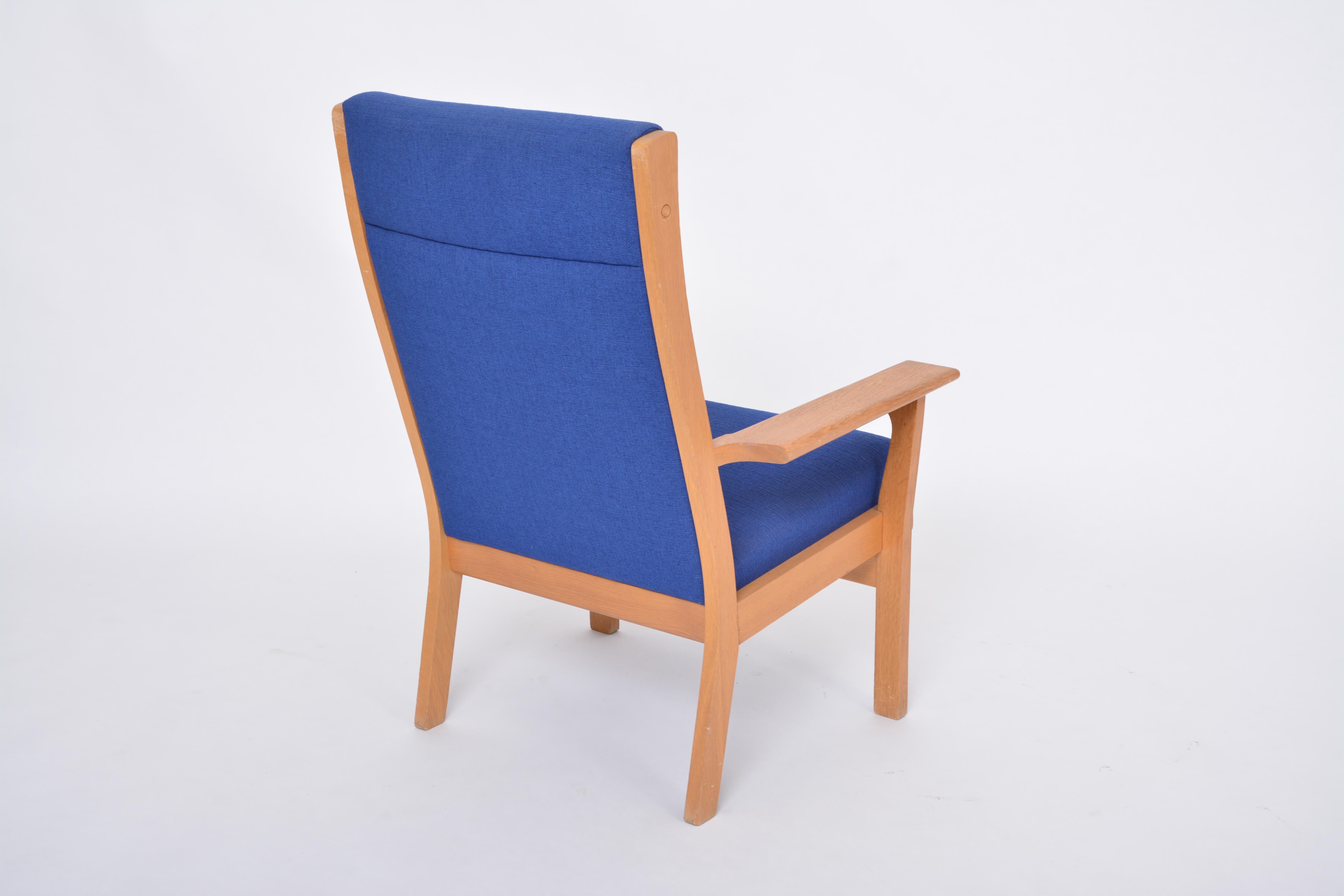 Reupholstered Danish Mid-Century Modern GE 181 a Chair by Hans Wegner for GETAMA For Sale 2