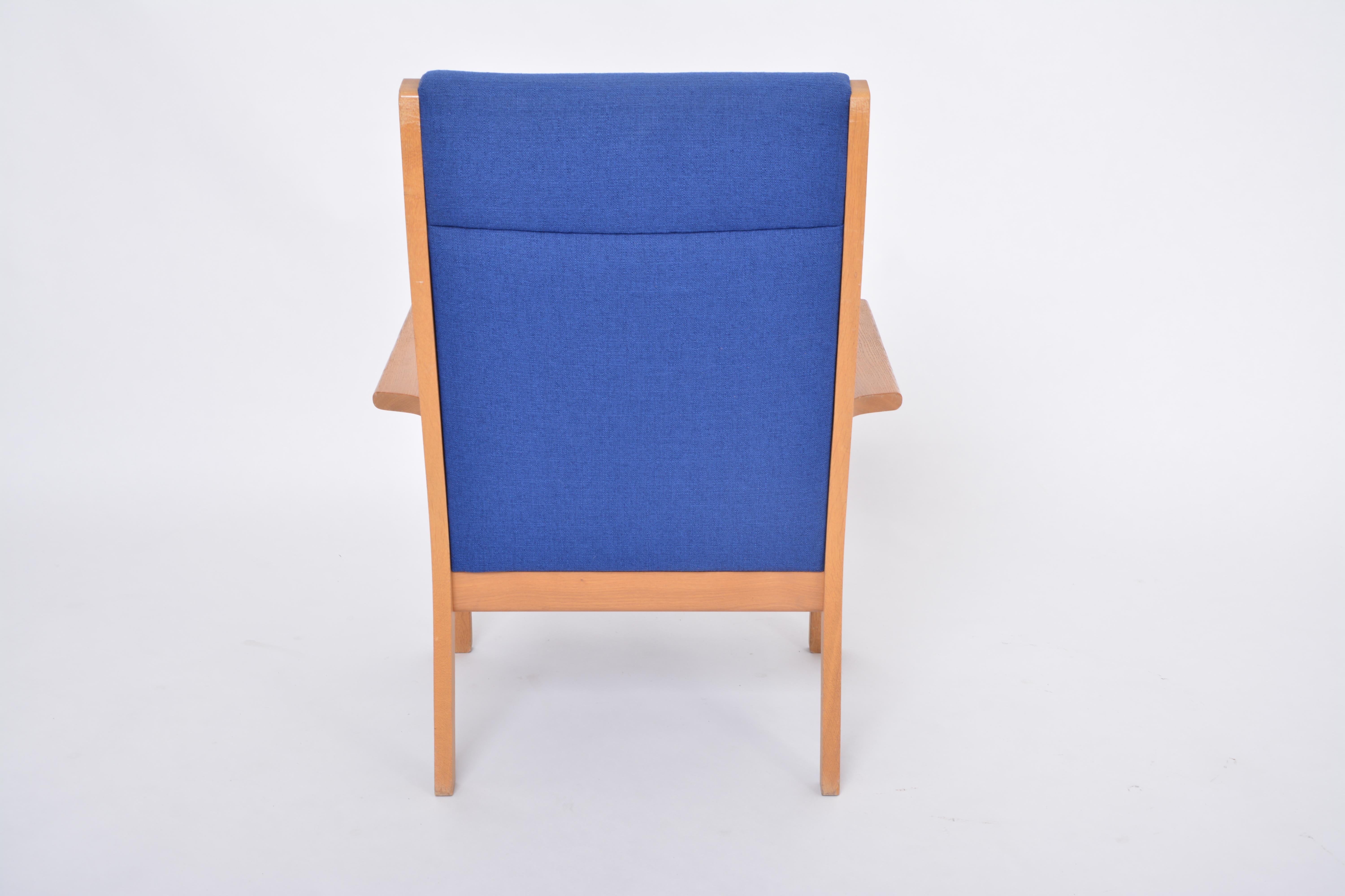 Reupholstered Danish Mid-Century Modern GE 181 a Chair by Hans Wegner for GETAMA For Sale 4