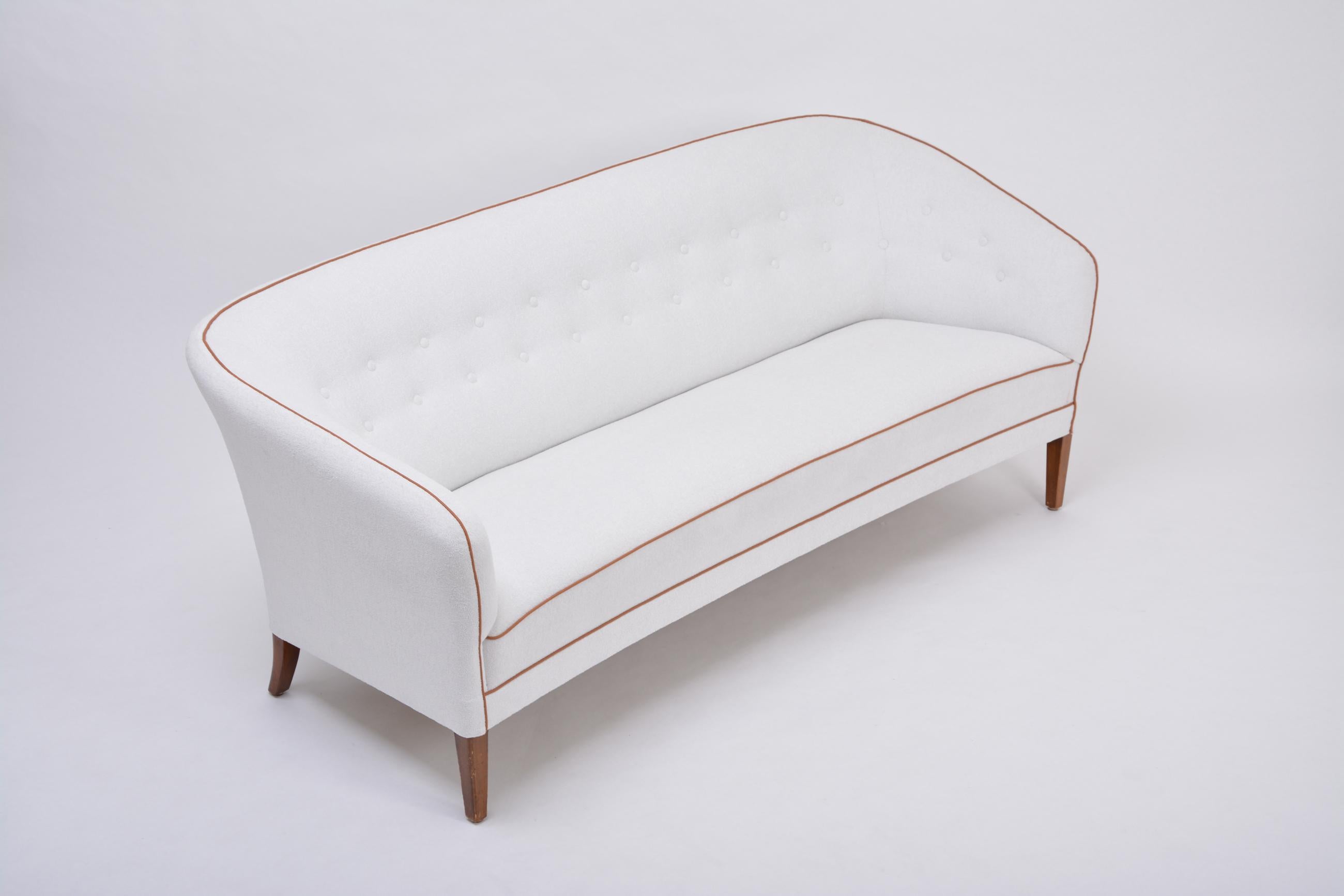 Reupholstered Danish Mid-Century Modern three-seat sofa by Ludvig Pontoppidan

Gorgeous three-seat sofa with elegant curves designed and produced by Danish master craftsman Ludvig Pontoppidan. The sofa is in excellent condition, as it has been