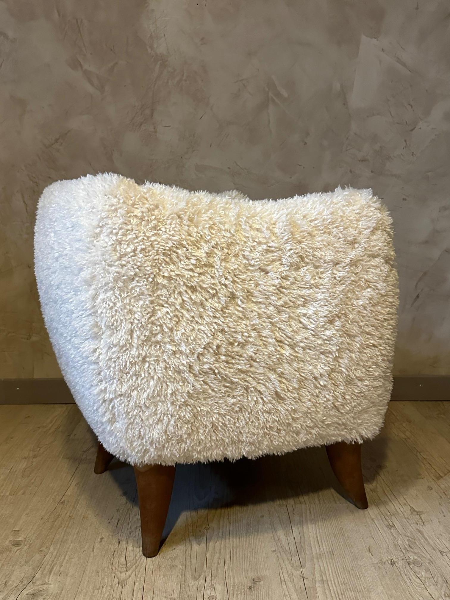 Reupholstered Design Swann Armchair with Fluffy Fabric For Sale 5