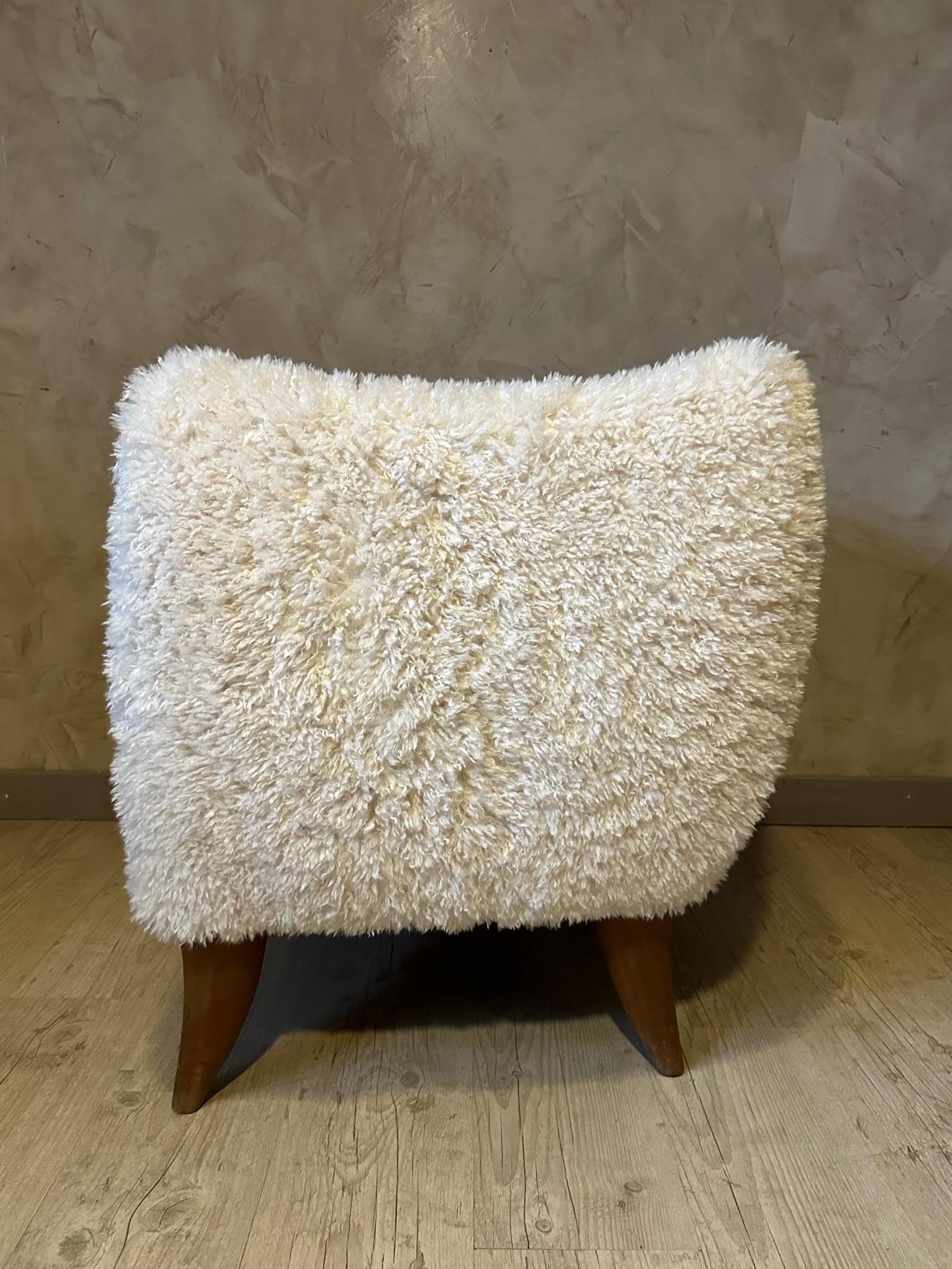 Reupholstered Design Swann Armchair with Fluffy Fabric For Sale 3