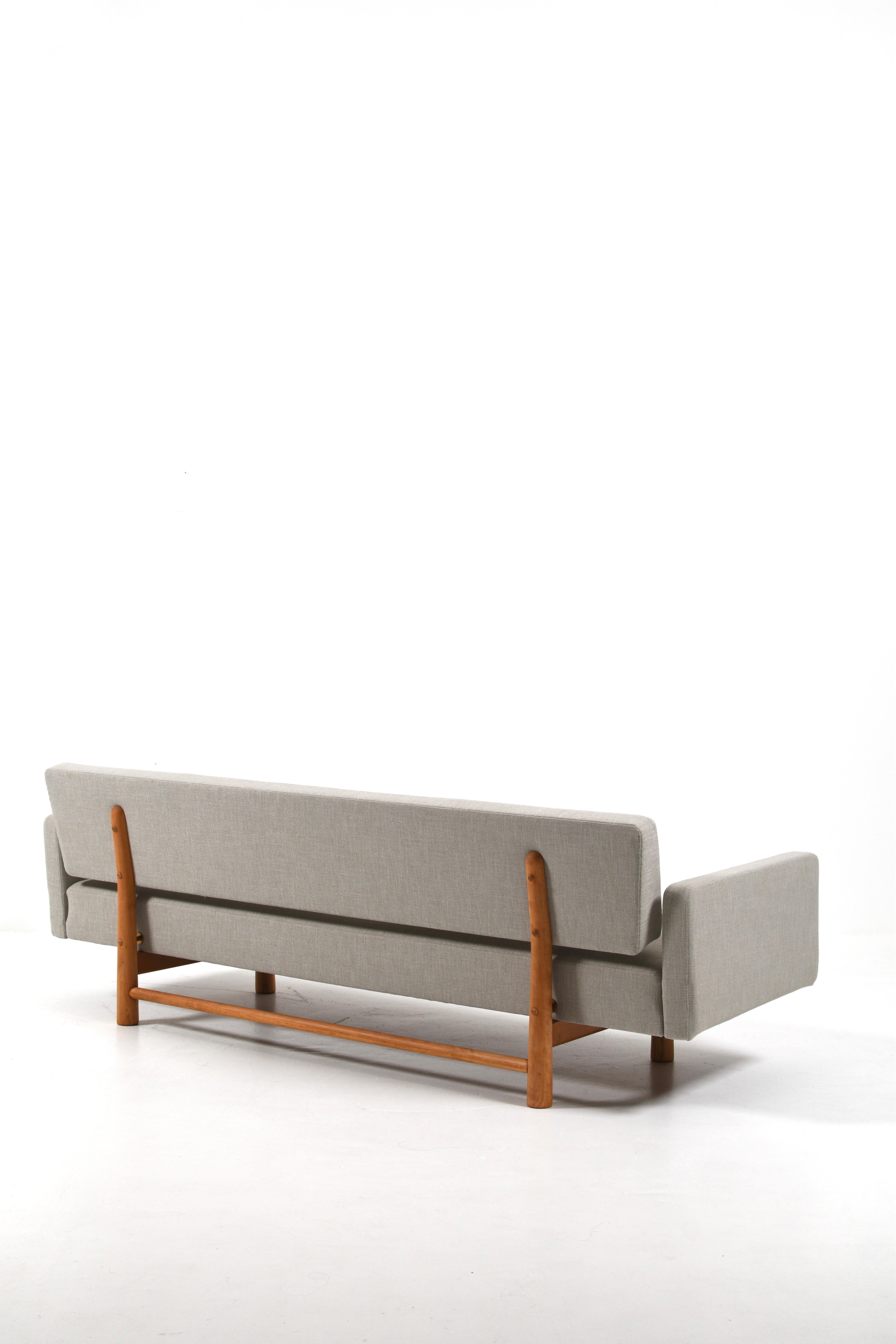 Reupholstered Edward Wormley “New York” Sofa for Dunbar, DUX, Mid-Century Modern In Good Condition For Sale In Göteborg, SE