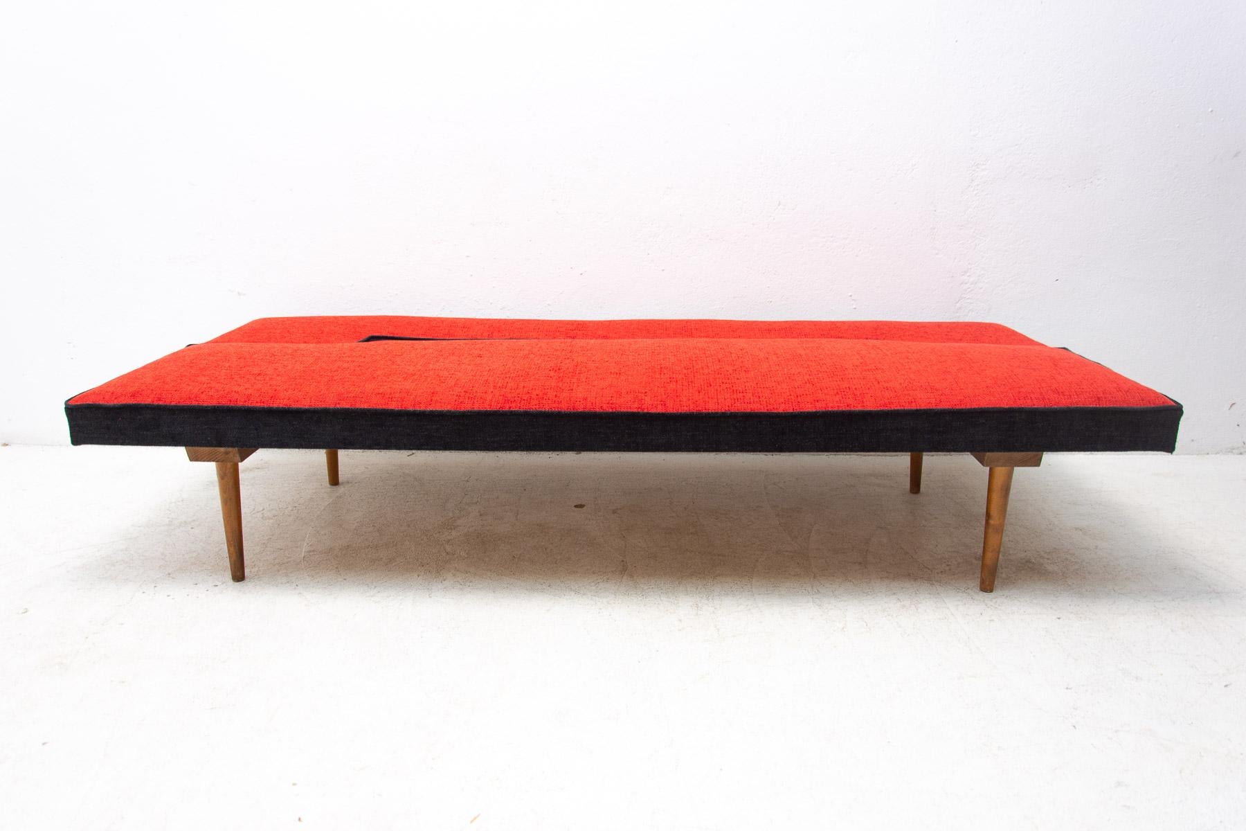 Reupholstered Folding Daybed by Miroslav Navrátil, 1960's, Czechoslovakia For Sale 3